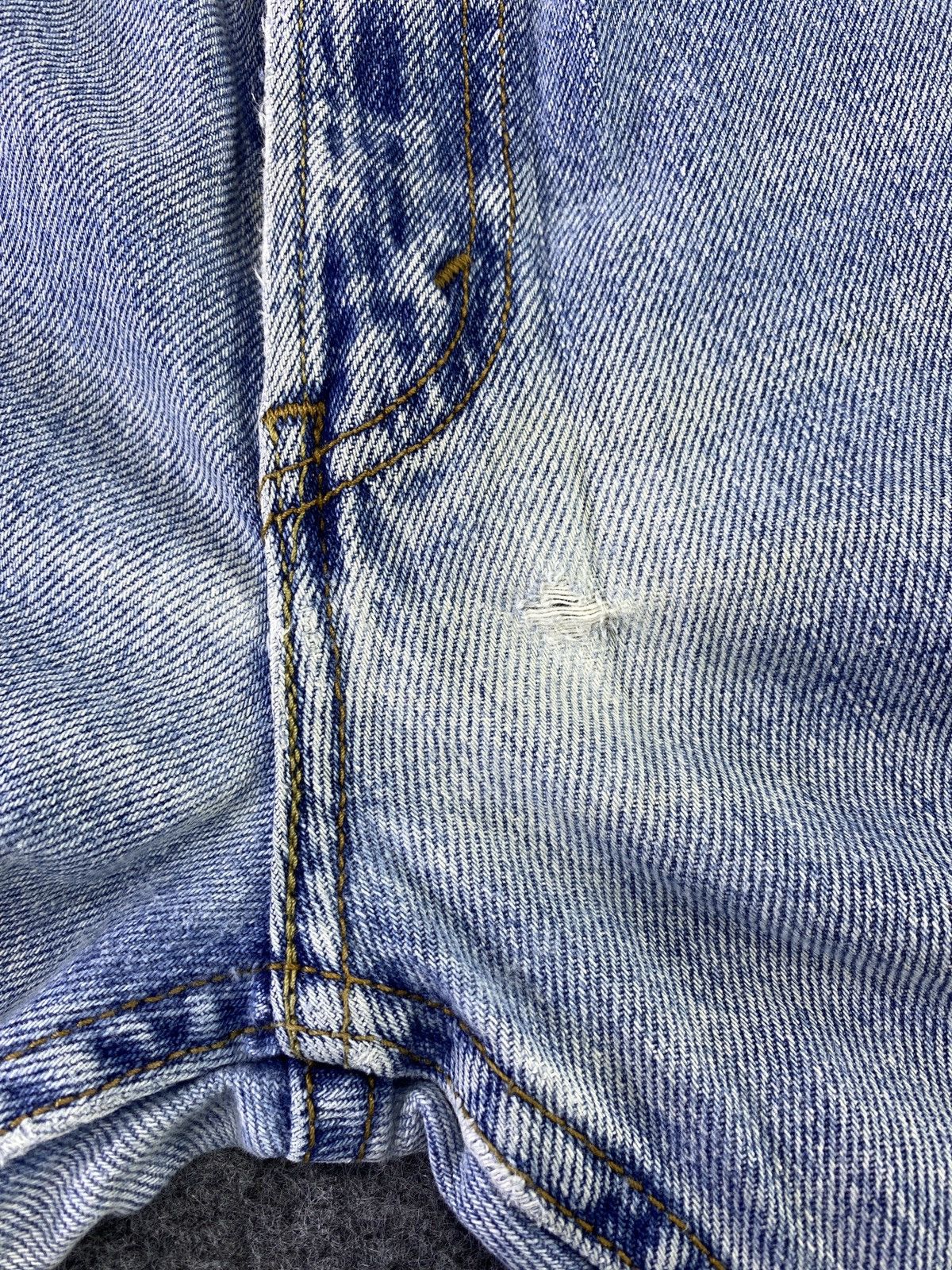 Levi's VINTAGE LEVI'S 505 BLUE WASH JEANS - J681 Size US 34 / EU 50 - 10 Thumbnail