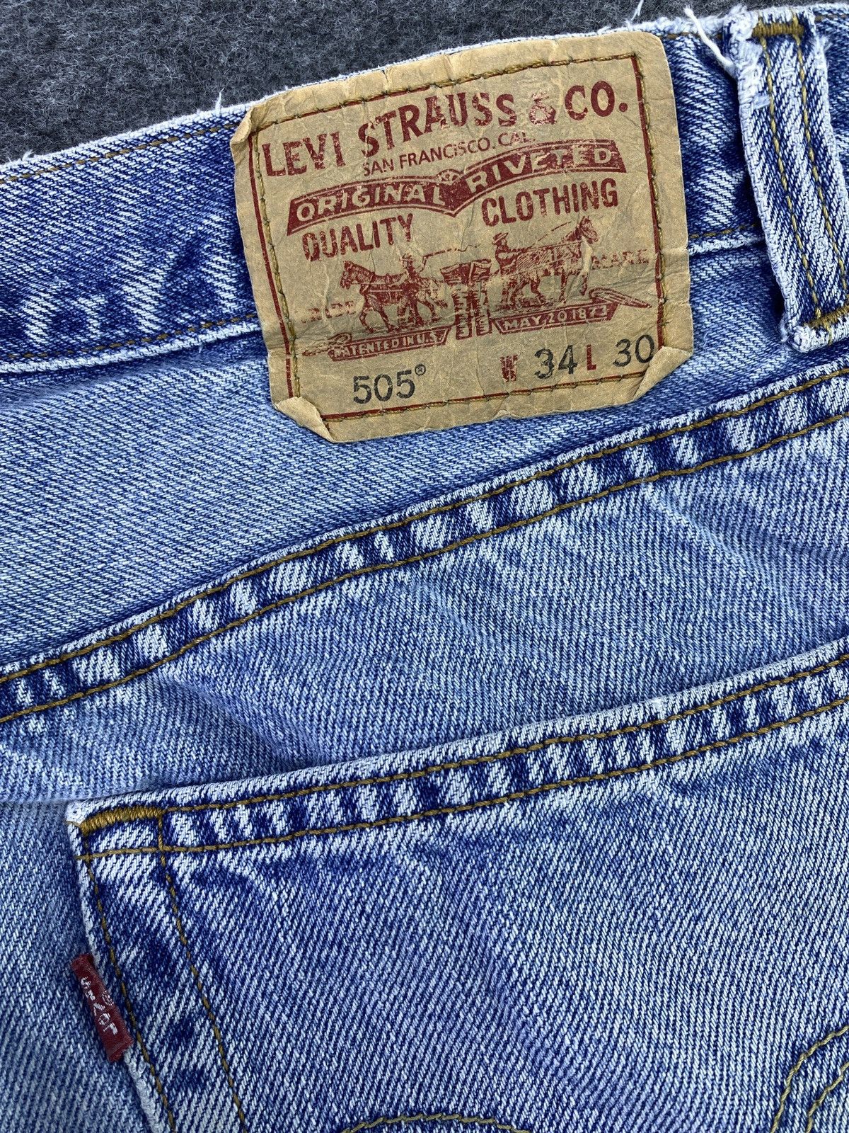Levi's VINTAGE LEVI'S 505 BLUE WASH JEANS - J681 Size US 34 / EU 50 - 9 Thumbnail