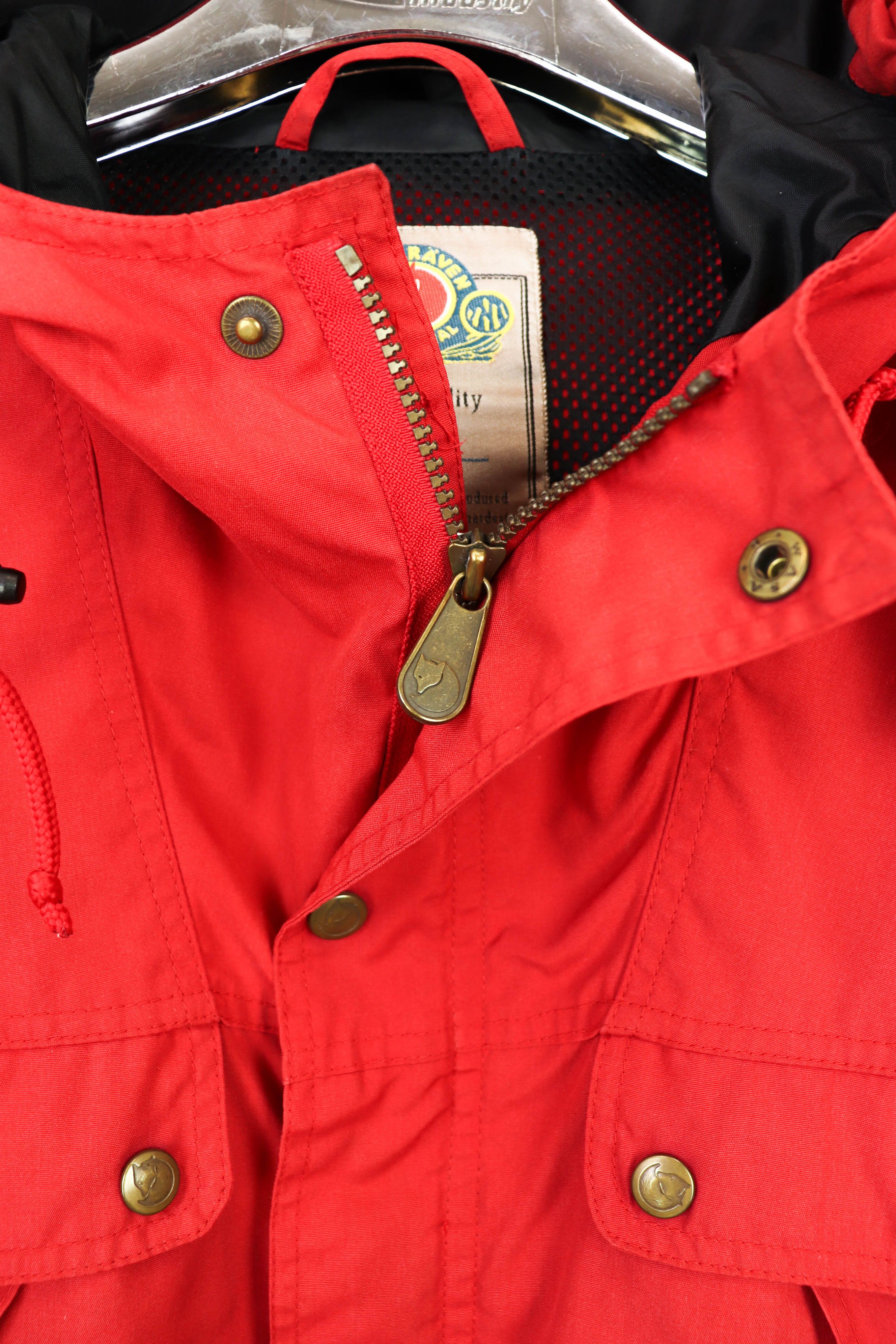 Fjallraven Fjallraven Vintage 90s Red Outdoor Hiking Jacket Size US L / EU 52-54 / 3 - 11 Thumbnail