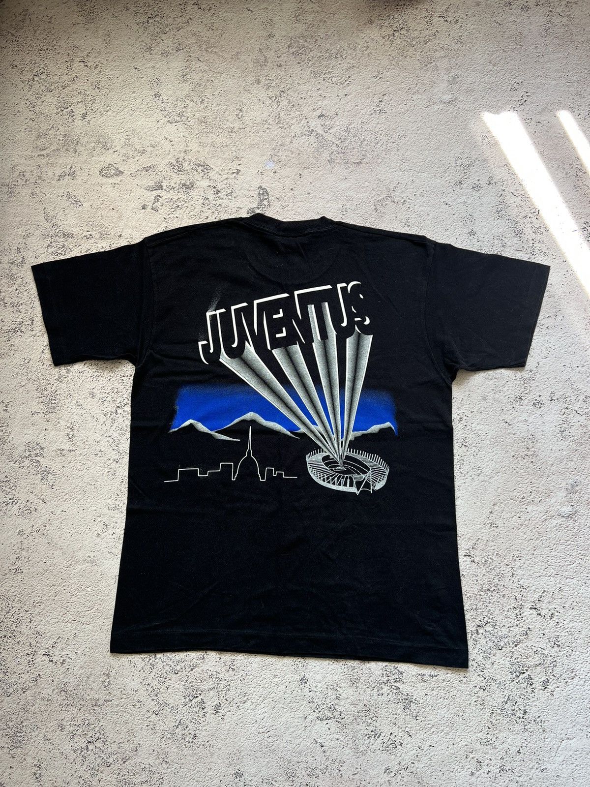 Vintage RARE 🔥 Juventus La Leggenda Del Calcio vintage Tee Shirt Size US L / EU 52-54 / 3 - 1 Thumbnail