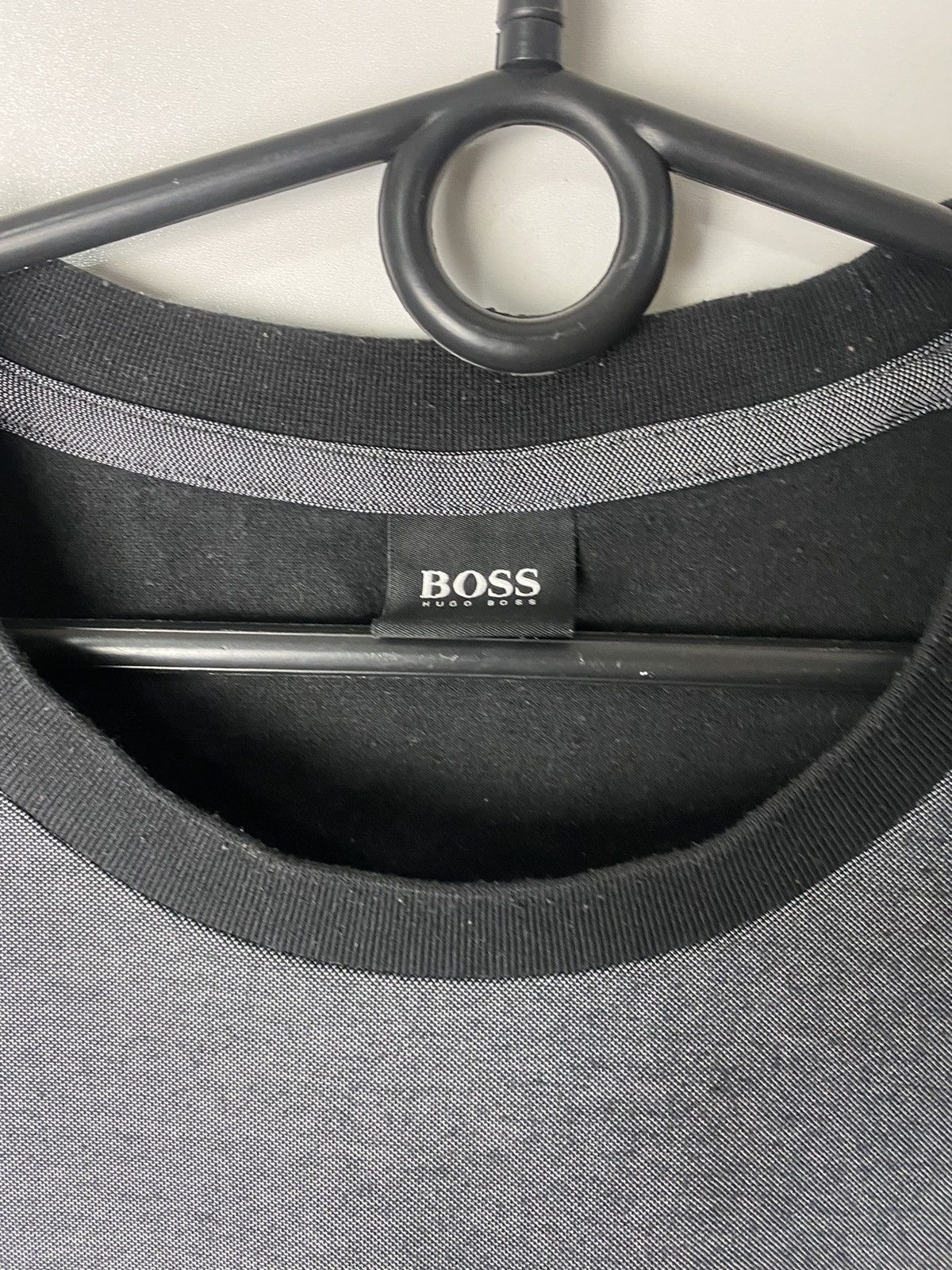 Hugo Boss Hugo Boss luxury sweatshirt size L Size US L / EU 52-54 / 3 - 3 Thumbnail