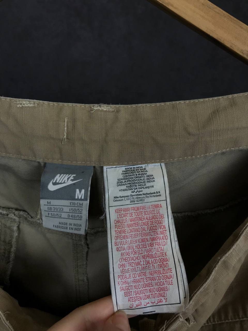 Nike Nike swoosh streetwear vintage cargo shorts Size US 32 / EU 48 - 3 Thumbnail