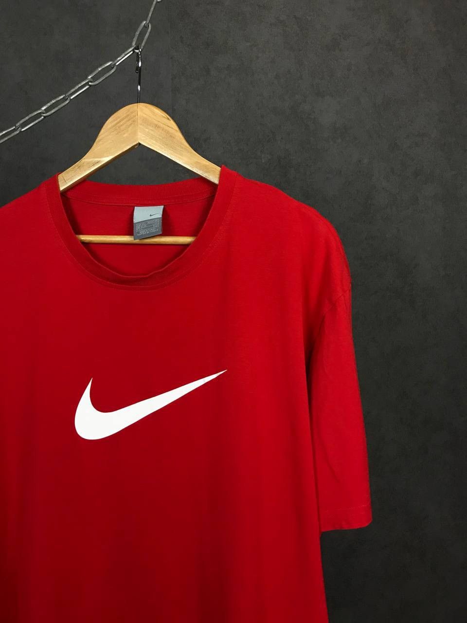 Nike × Vintage Nike swoosh streetwear vintage red center logo tee Size US XXL / EU 58 / 5 - 2 Thumbnail