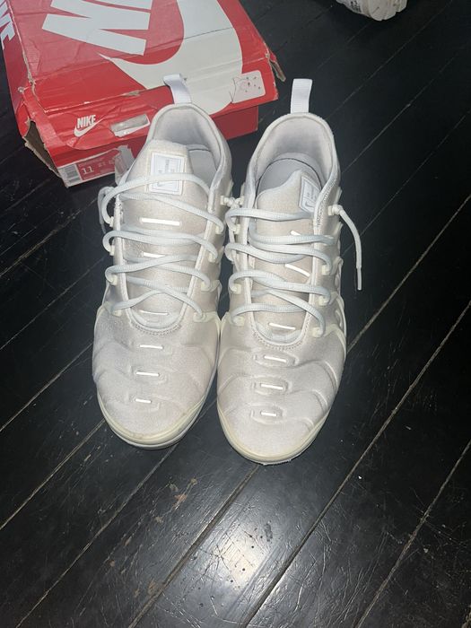 womens white vapor max