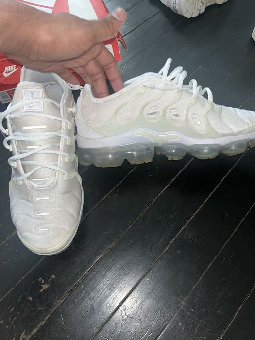 white air vapormax plus