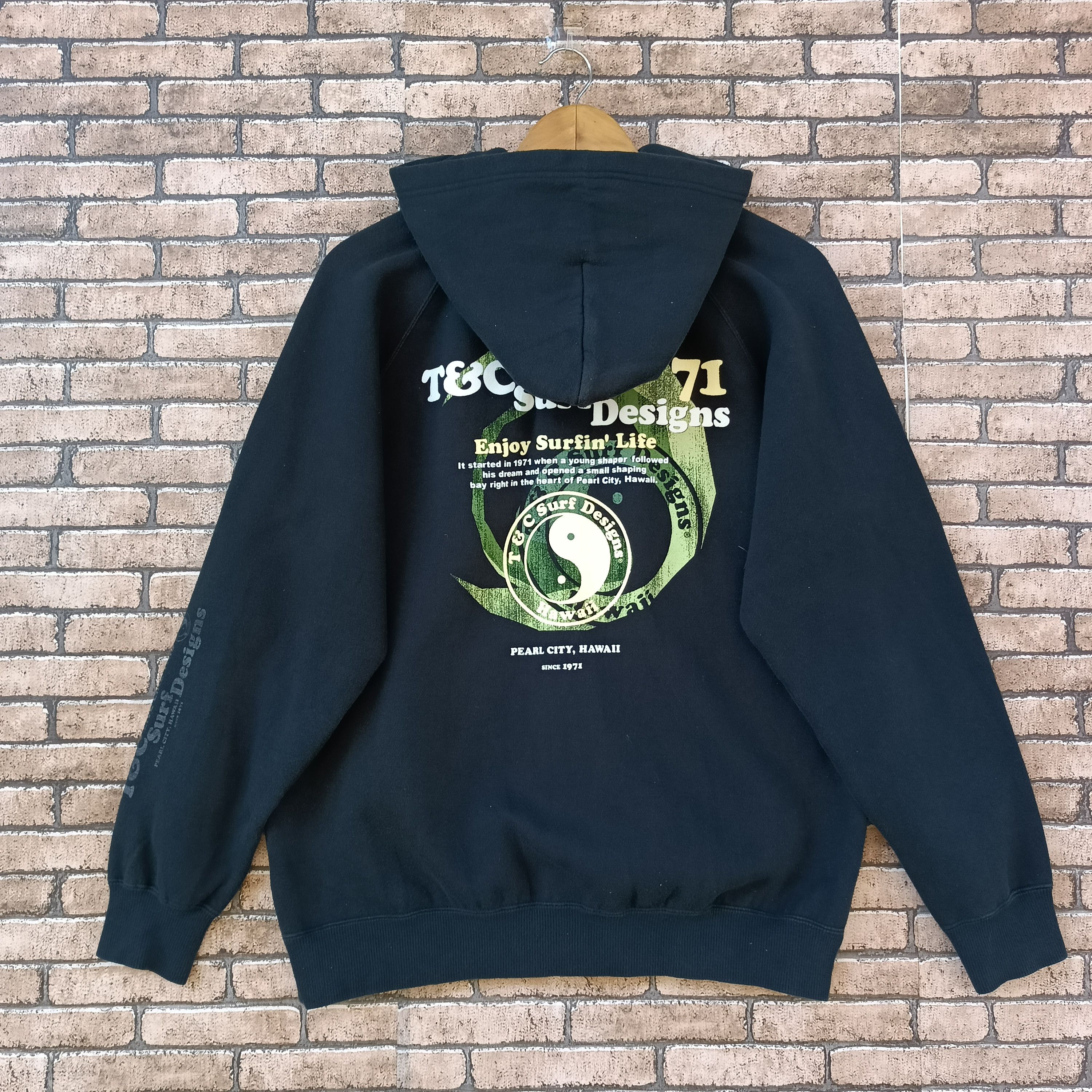 Vintage Vintage T&C Hawaii Surf Design Big Print Backhit Size US L / EU 52-54 / 3 - 1 Thumbnail