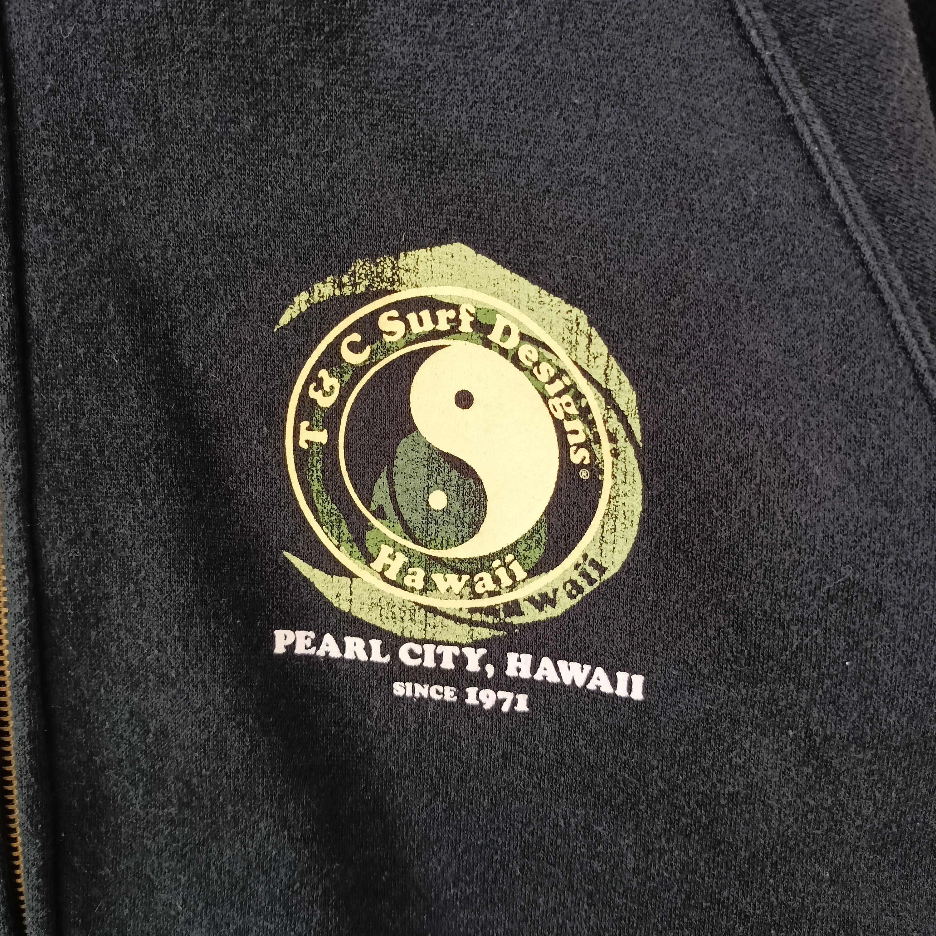 Vintage Vintage T&C Hawaii Surf Design Big Print Backhit Size US L / EU 52-54 / 3 - 3 Thumbnail