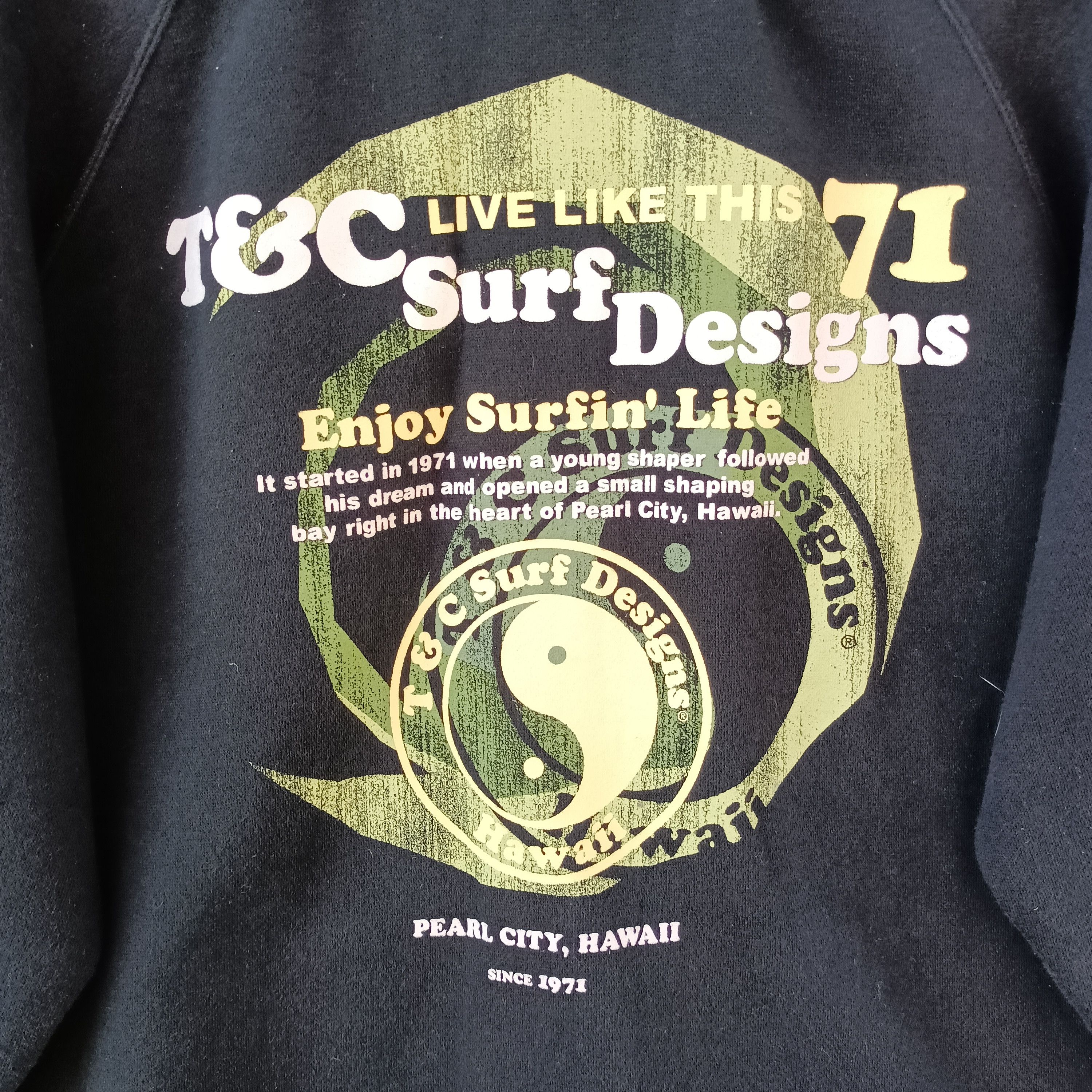 Vintage Vintage T&C Hawaii Surf Design Big Print Backhit Size US L / EU 52-54 / 3 - 4 Thumbnail