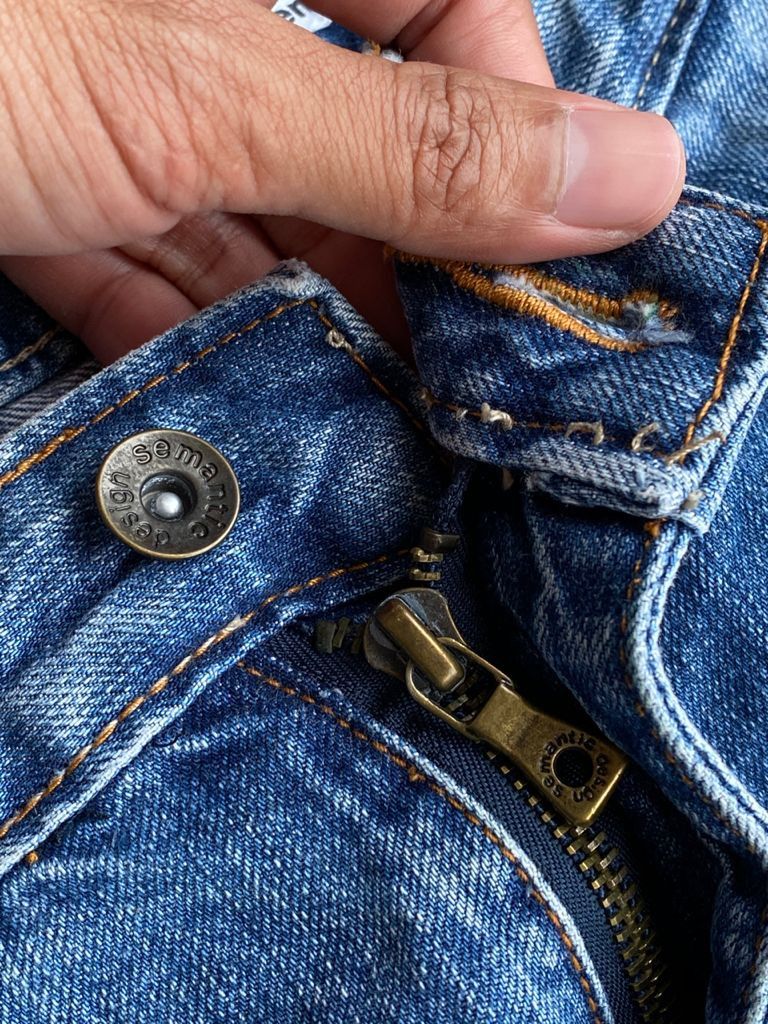 Japanese Brand Light Wash Japanese Semantic Design Distressed Denim Size US 31 - 9 Thumbnail