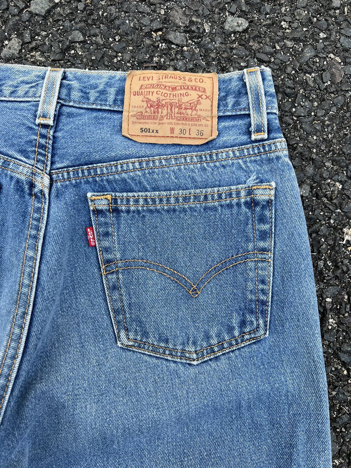 Levi's LEVIS 501 90's VINTAGE FADED COLOUR JEANS Size US 29 - 15 Thumbnail
