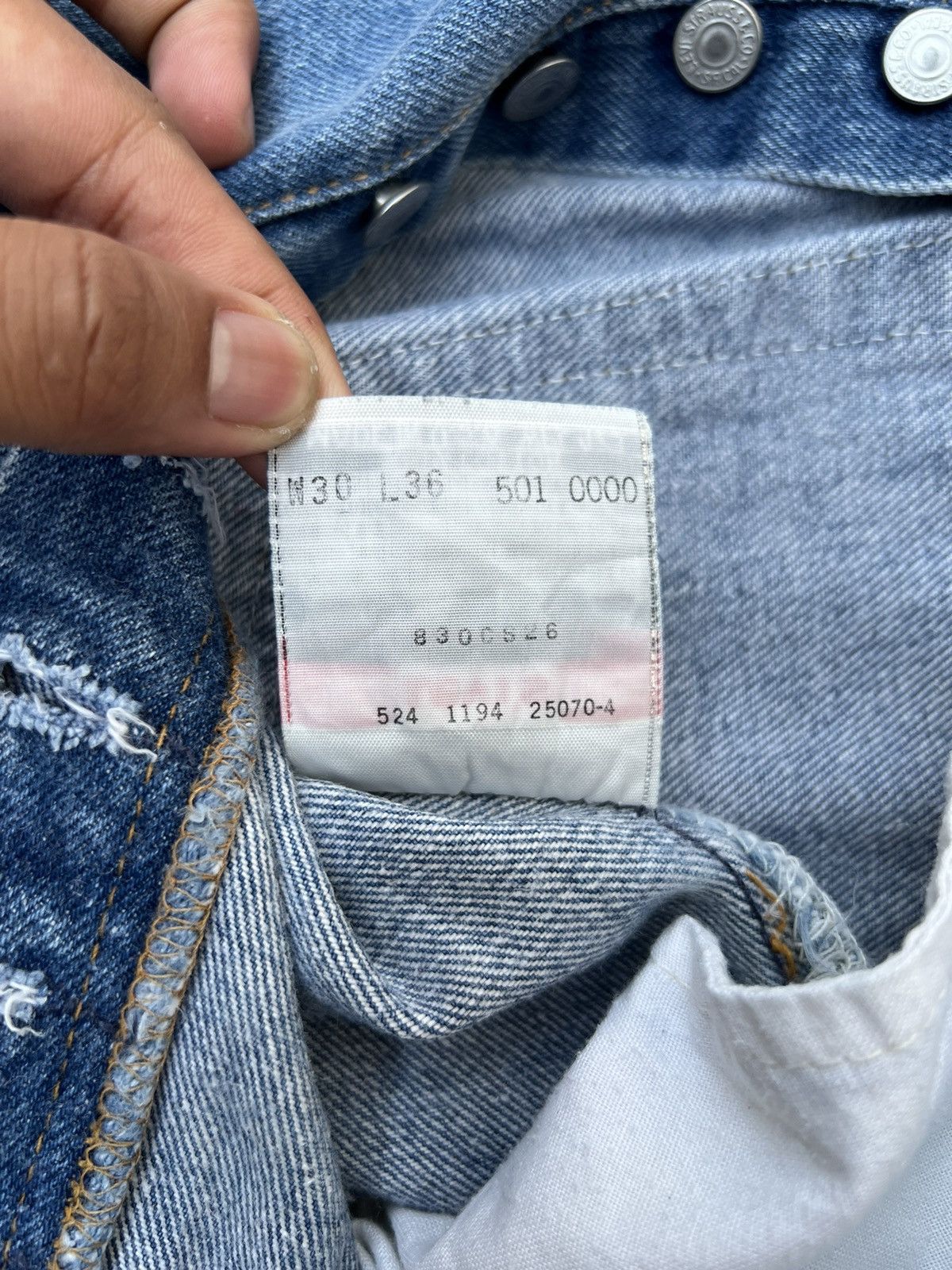 Levi's LEVIS 501 90's VINTAGE FADED COLOUR JEANS Size US 29 - 22 Thumbnail