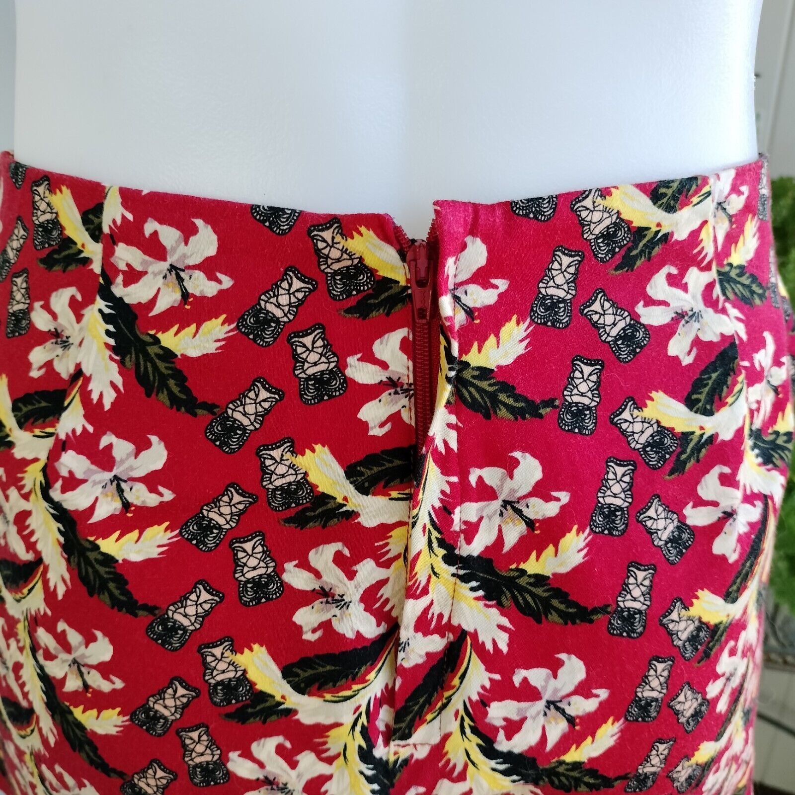 Dangerfield Revival Dangerfield Shorts Red High Waist Floral Tiki Size 26" / US 2 / IT 38 - 5 Thumbnail