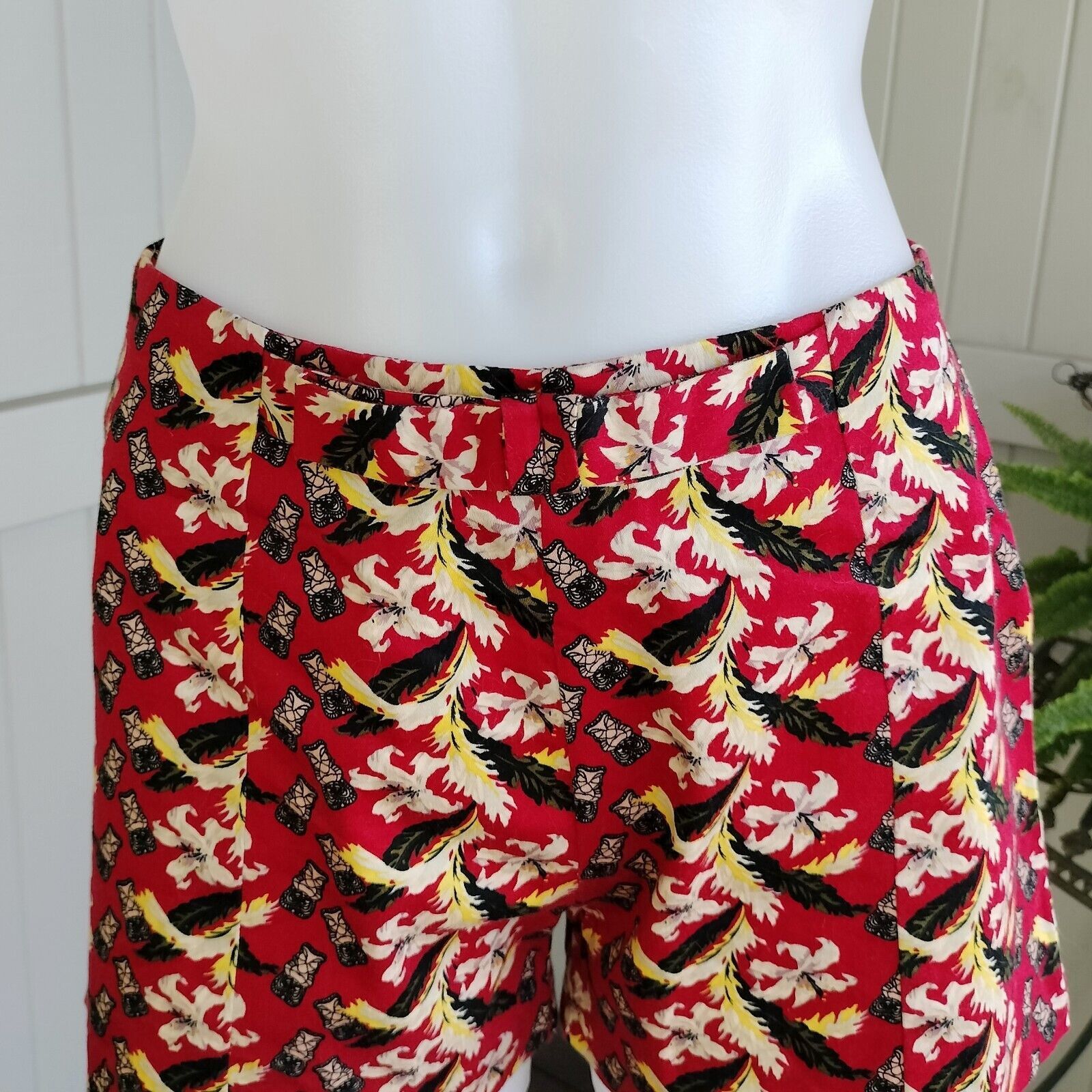 Dangerfield Revival Dangerfield Shorts Red High Waist Floral Tiki Size 26" / US 2 / IT 38 - 4 Thumbnail