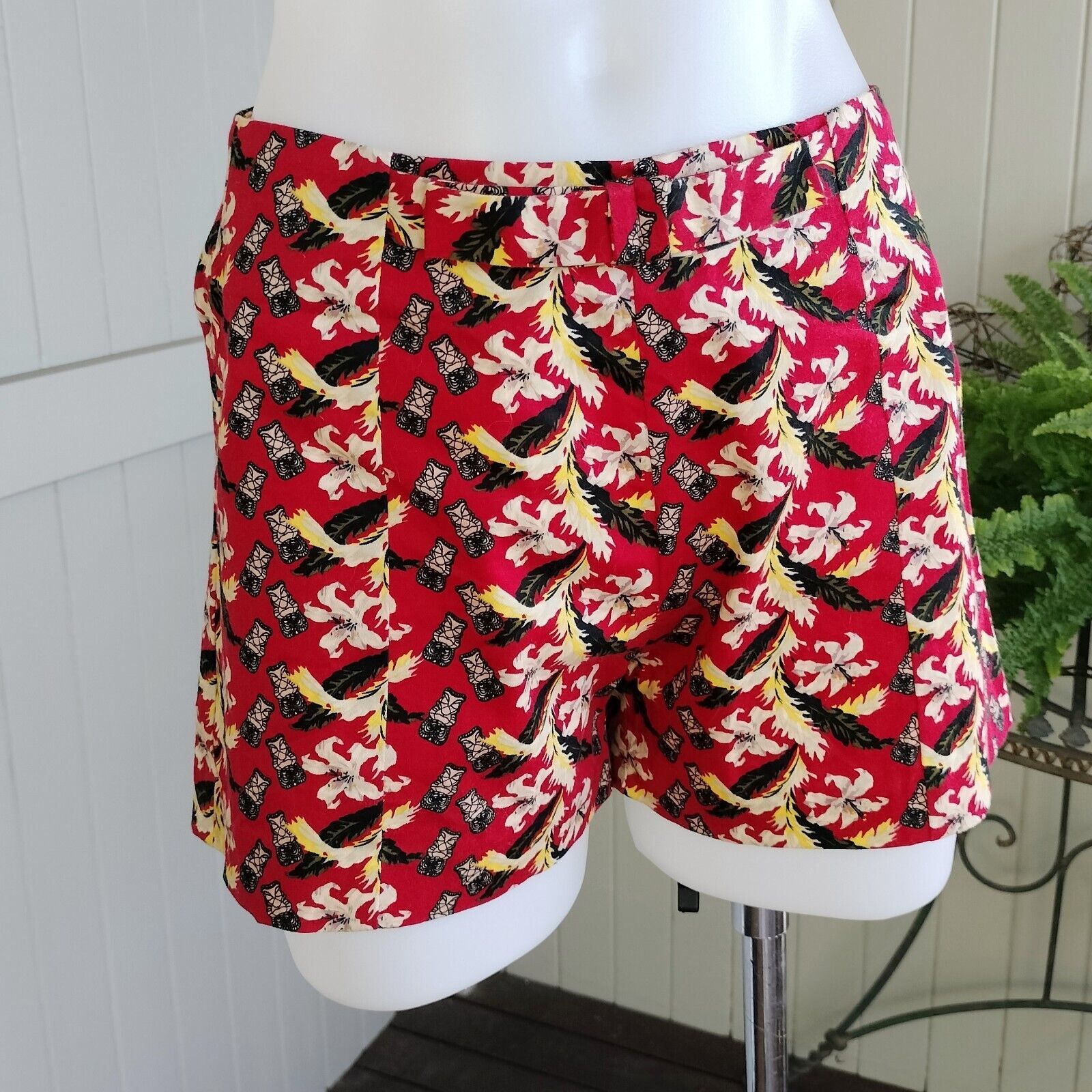 Dangerfield Revival Dangerfield Shorts Red High Waist Floral Tiki Size 26" / US 2 / IT 38 - 3 Thumbnail