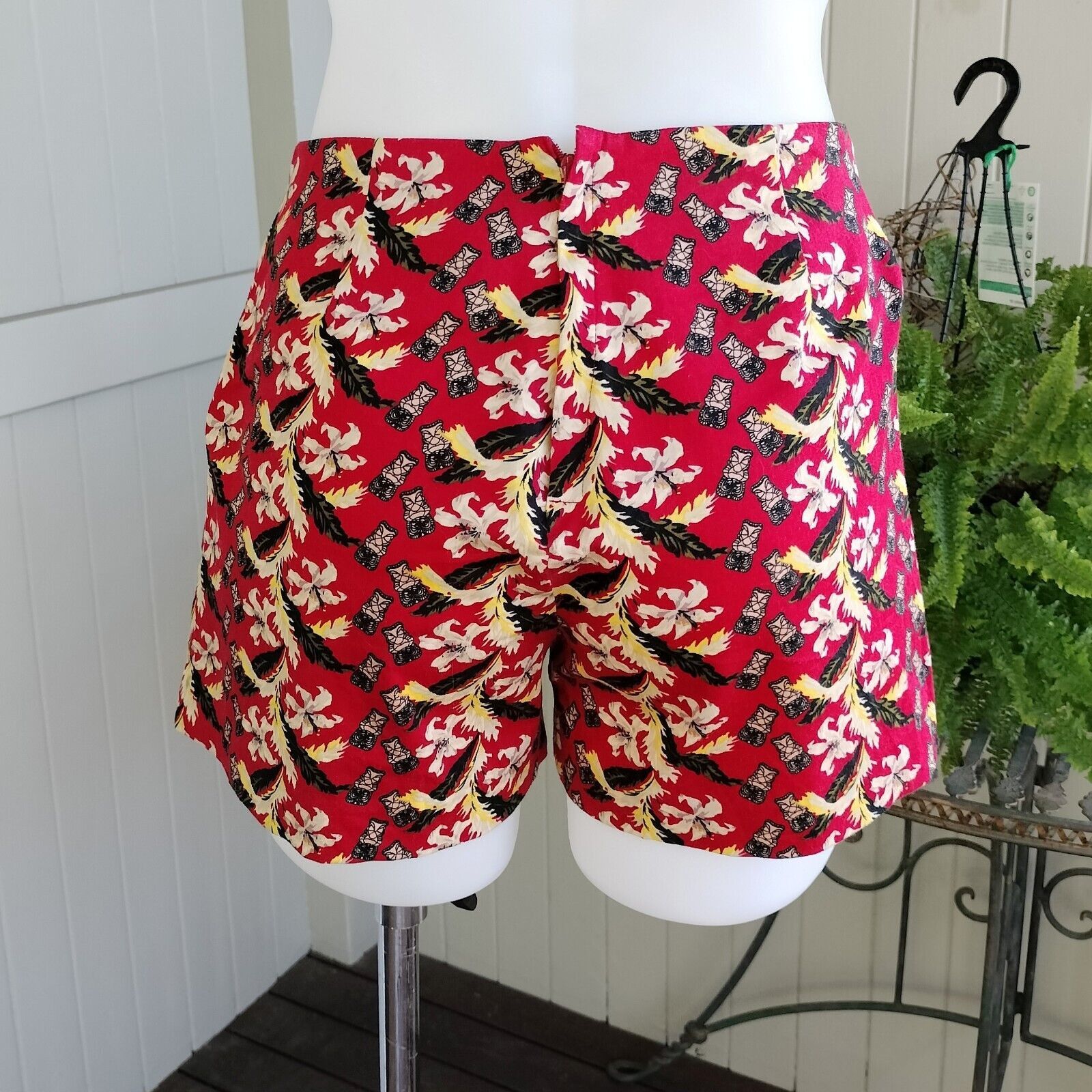 Dangerfield Revival Dangerfield Shorts Red High Waist Floral Tiki Size 26" / US 2 / IT 38 - 2 Thumbnail