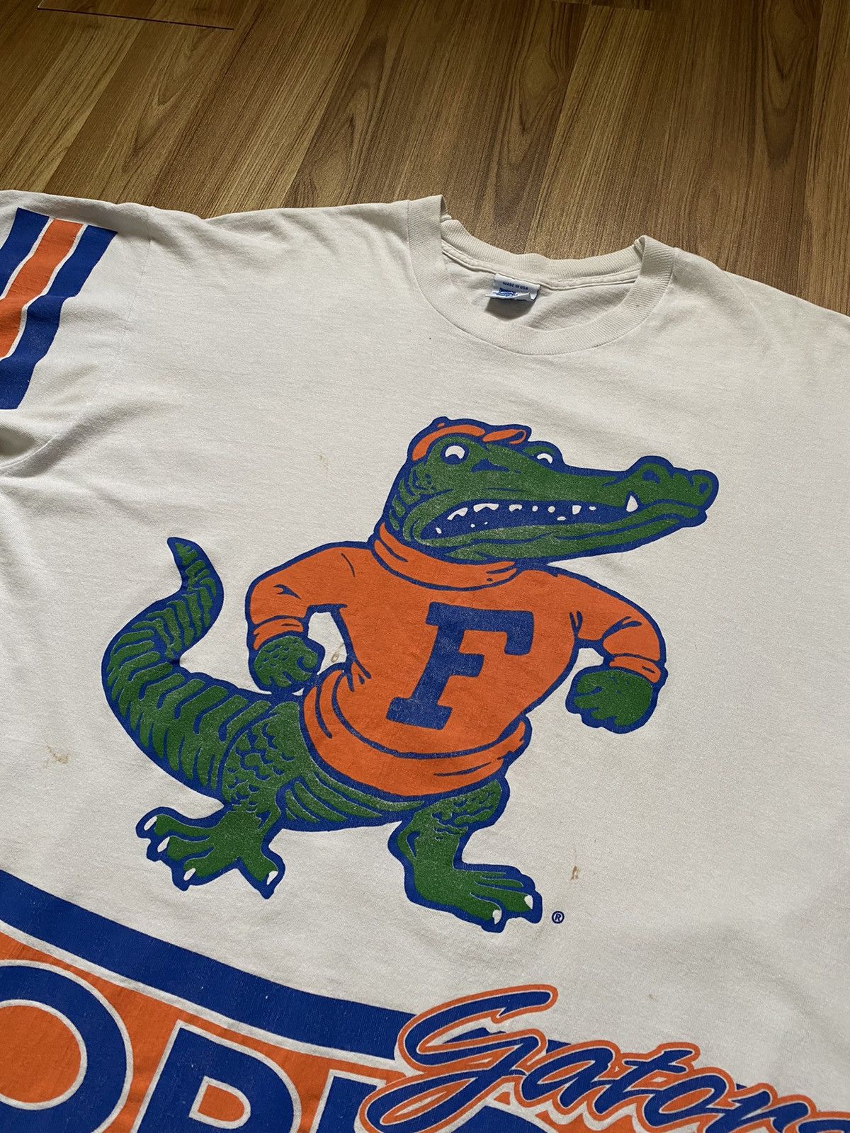 NFL Vintage Y2K Florida Gators Full Print T Shirt Bills Lakers Size US XL / EU 56 / 4 - 2 Thumbnail