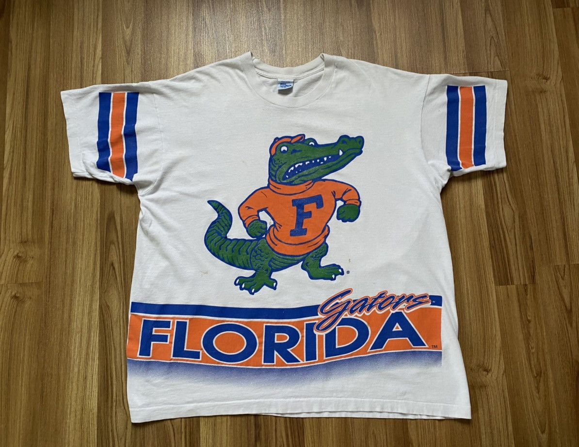 NFL Vintage Y2K Florida Gators Full Print T Shirt Bills Lakers Size US XL / EU 56 / 4 - 1 Thumbnail