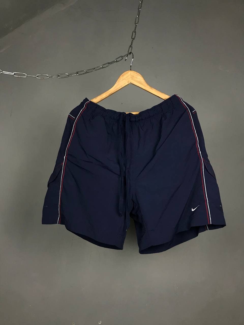 Vintage Nike swoosh streetwear vintage shorts Size US 36 / EU 52 - 1 Thumbnail