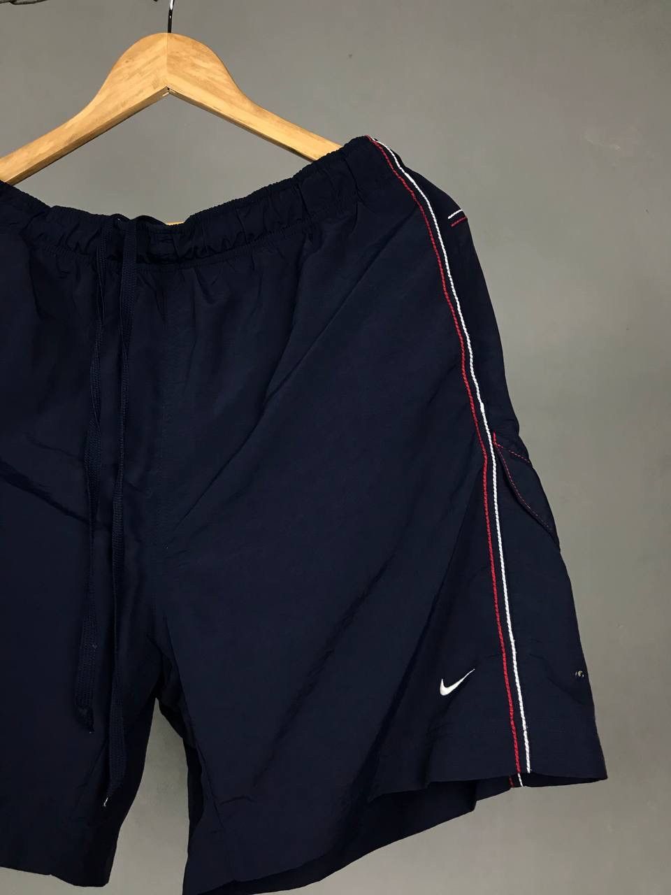 Vintage Nike swoosh streetwear vintage shorts Size US 36 / EU 52 - 2 Thumbnail