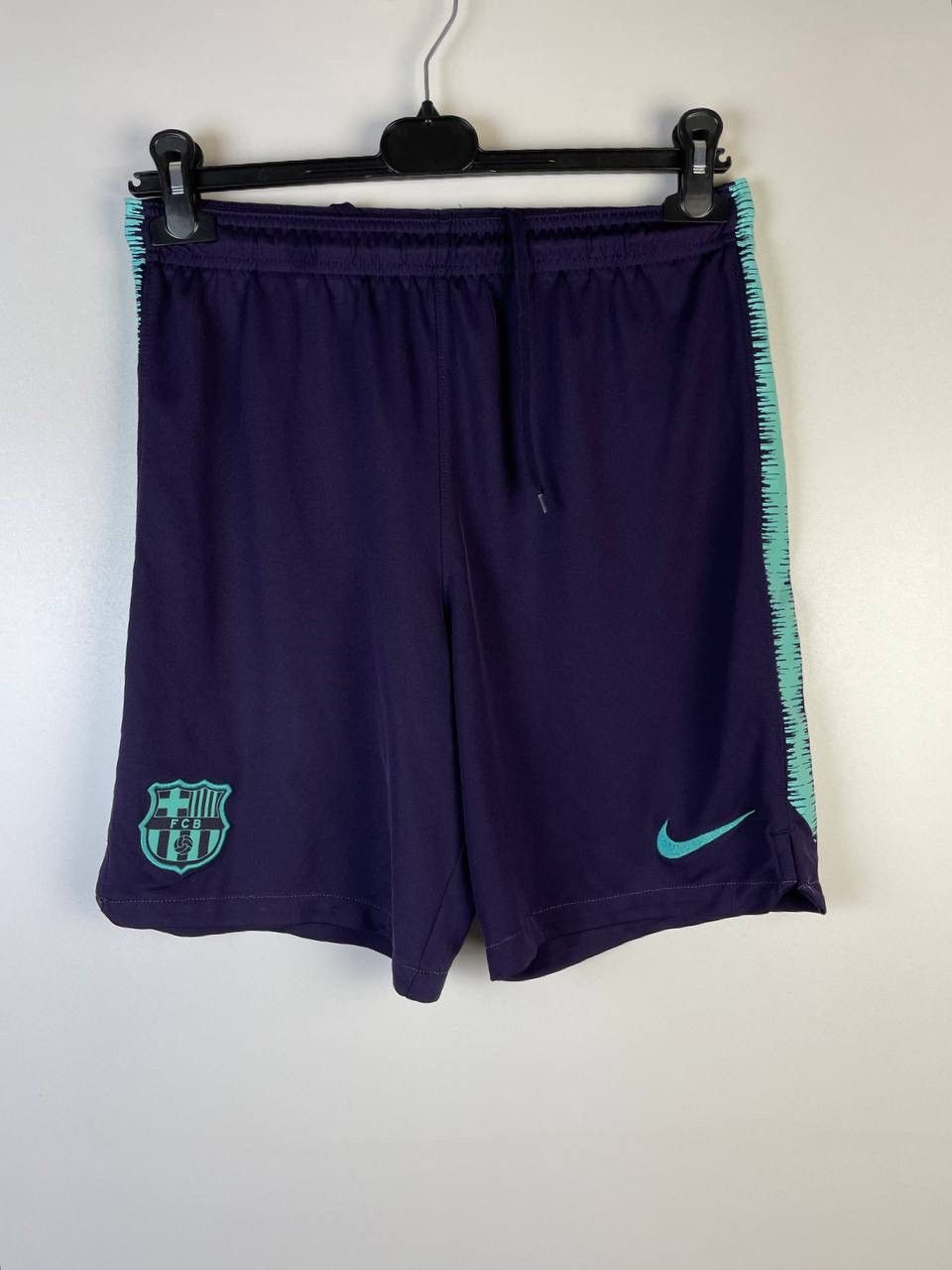Vintage Barcelona Nike vintage shorts size M Size US 33 - 1 Thumbnail