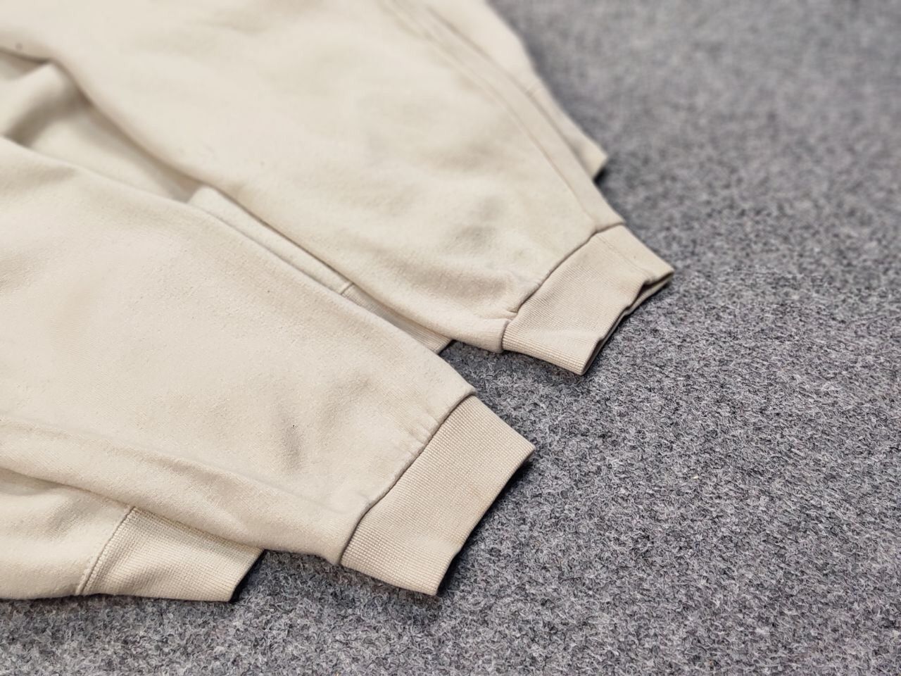 Champion Vintage 90's Champion usa Logo Beige Crewneck Sweatshirt Size US L / EU 52-54 / 3 - 16 Thumbnail