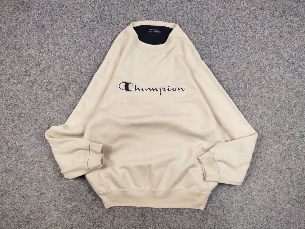 Champion Vintage 90's Champion usa Logo Beige Crewneck Sweatshirt Size US L / EU 52-54 / 3 - 13 Thumbnail