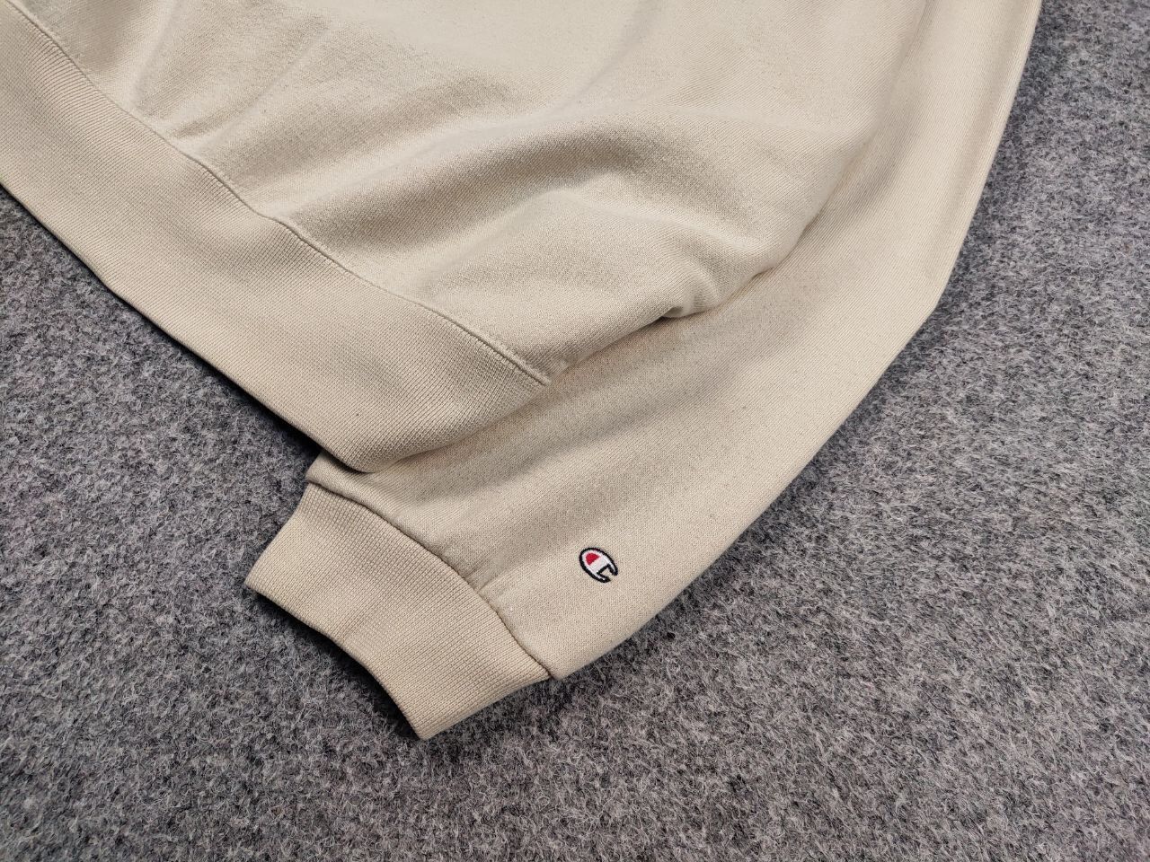 Champion Vintage 90's Champion usa Logo Beige Crewneck Sweatshirt Size US L / EU 52-54 / 3 - 5 Thumbnail