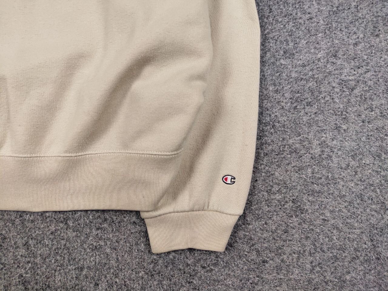 Champion Vintage 90's Champion usa Logo Beige Crewneck Sweatshirt Size US L / EU 52-54 / 3 - 10 Thumbnail
