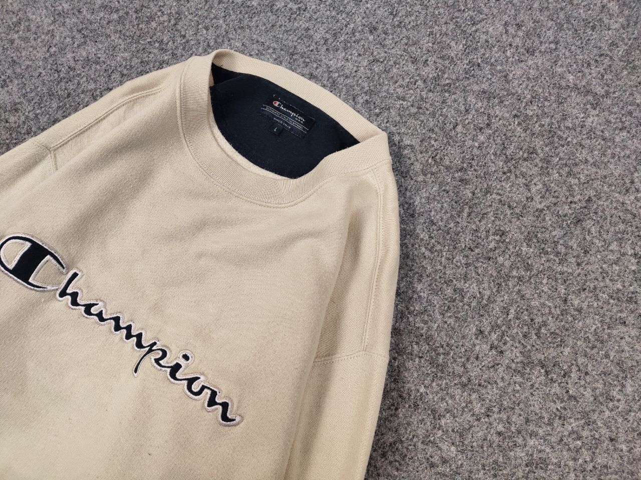 Champion Vintage 90's Champion usa Logo Beige Crewneck Sweatshirt Size US L / EU 52-54 / 3 - 4 Thumbnail