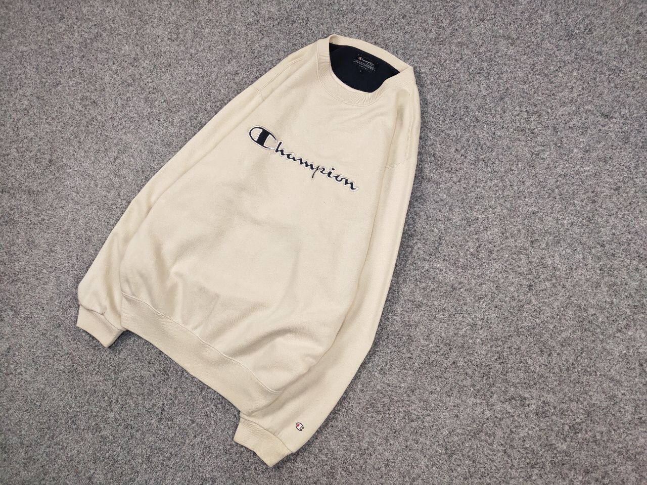 Champion Vintage 90's Champion usa Logo Beige Crewneck Sweatshirt Size US L / EU 52-54 / 3 - 3 Thumbnail