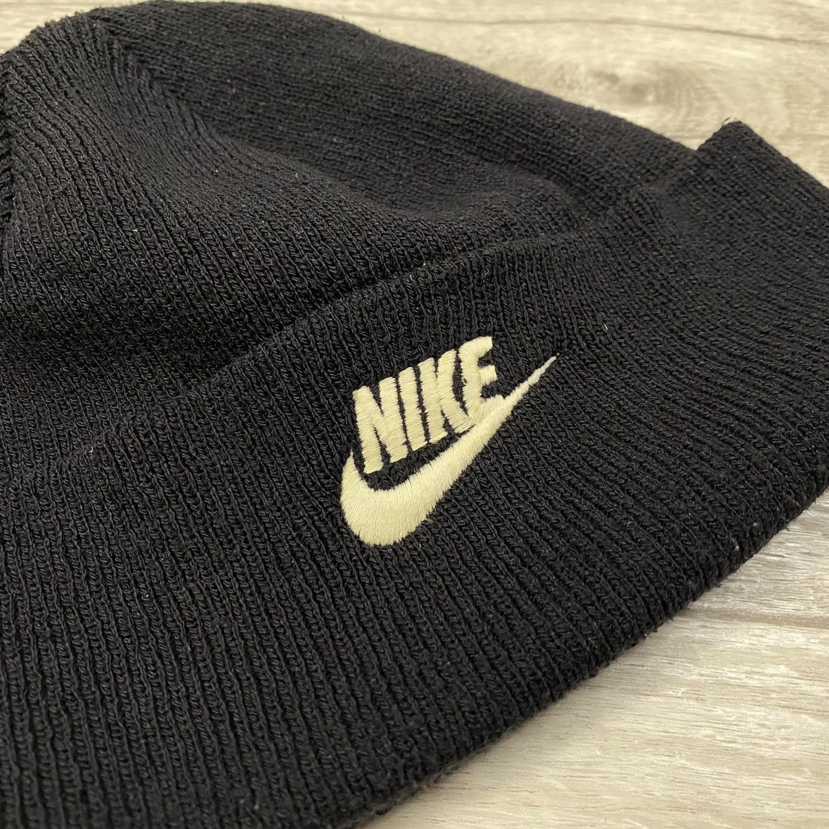 Nike VINTAGE 90s NIKE BLACK BEANIE HAT Size ONE SIZE - 2 Thumbnail