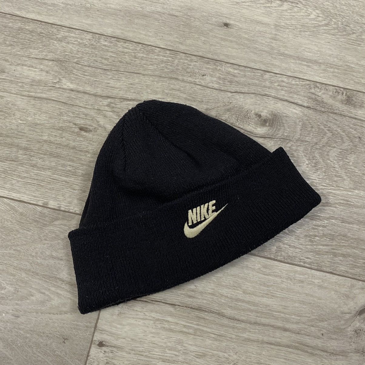 Nike VINTAGE 90s NIKE BLACK BEANIE HAT Size ONE SIZE - 1 Thumbnail