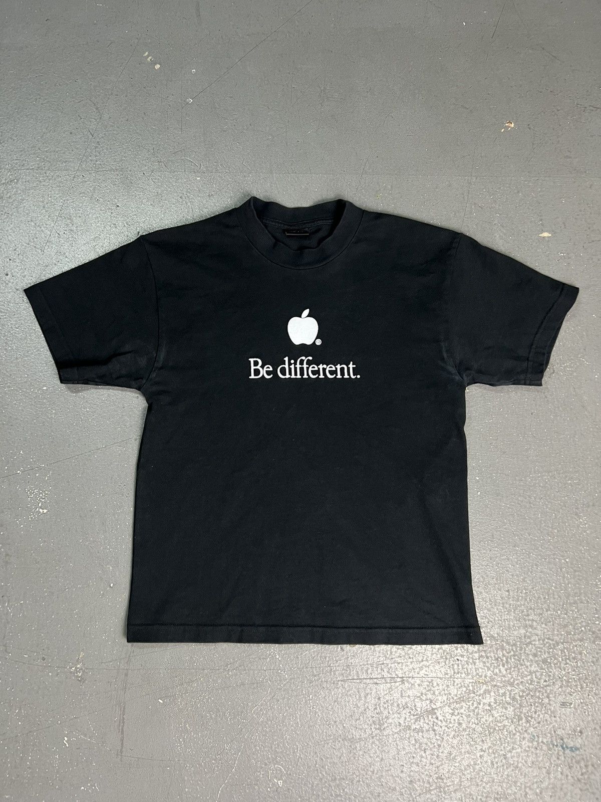 Balenciaga Balenciaga YE24 Be Different Apple Shirt Size US S / EU 44-46 / 1 - 1 Thumbnail