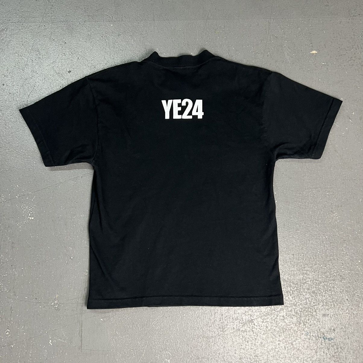 Balenciaga Balenciaga YE24 Be Different Apple Shirt Size US S / EU 44-46 / 1 - 2 Thumbnail