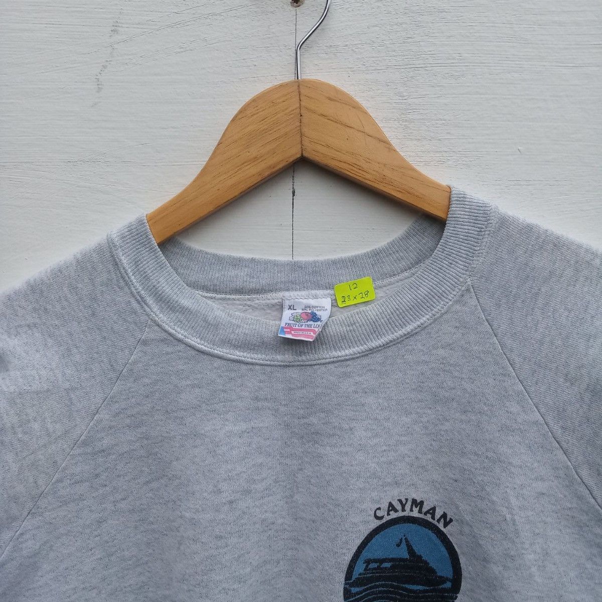 Island Shores × Vintage Vintage Cayman Aggressor liveaboard diving trip sweatshirt Size US L / EU 52-54 / 3 - 6 Thumbnail