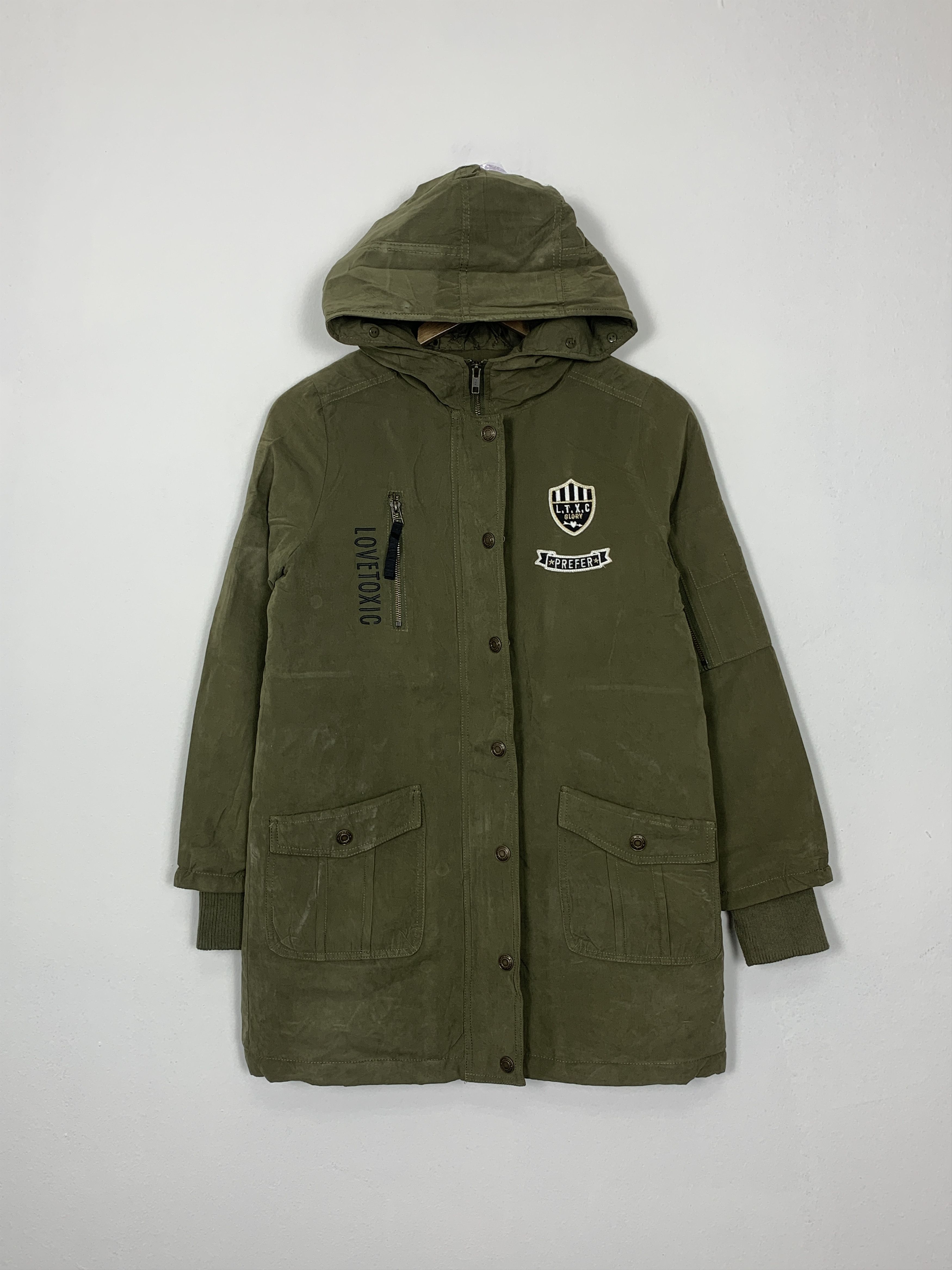 Japanese Brand Vintage LOVETOXIC Hoodie Quilted Lining Jacket J0748 Size US S / EU 44-46 / 1 - 1 Thumbnail