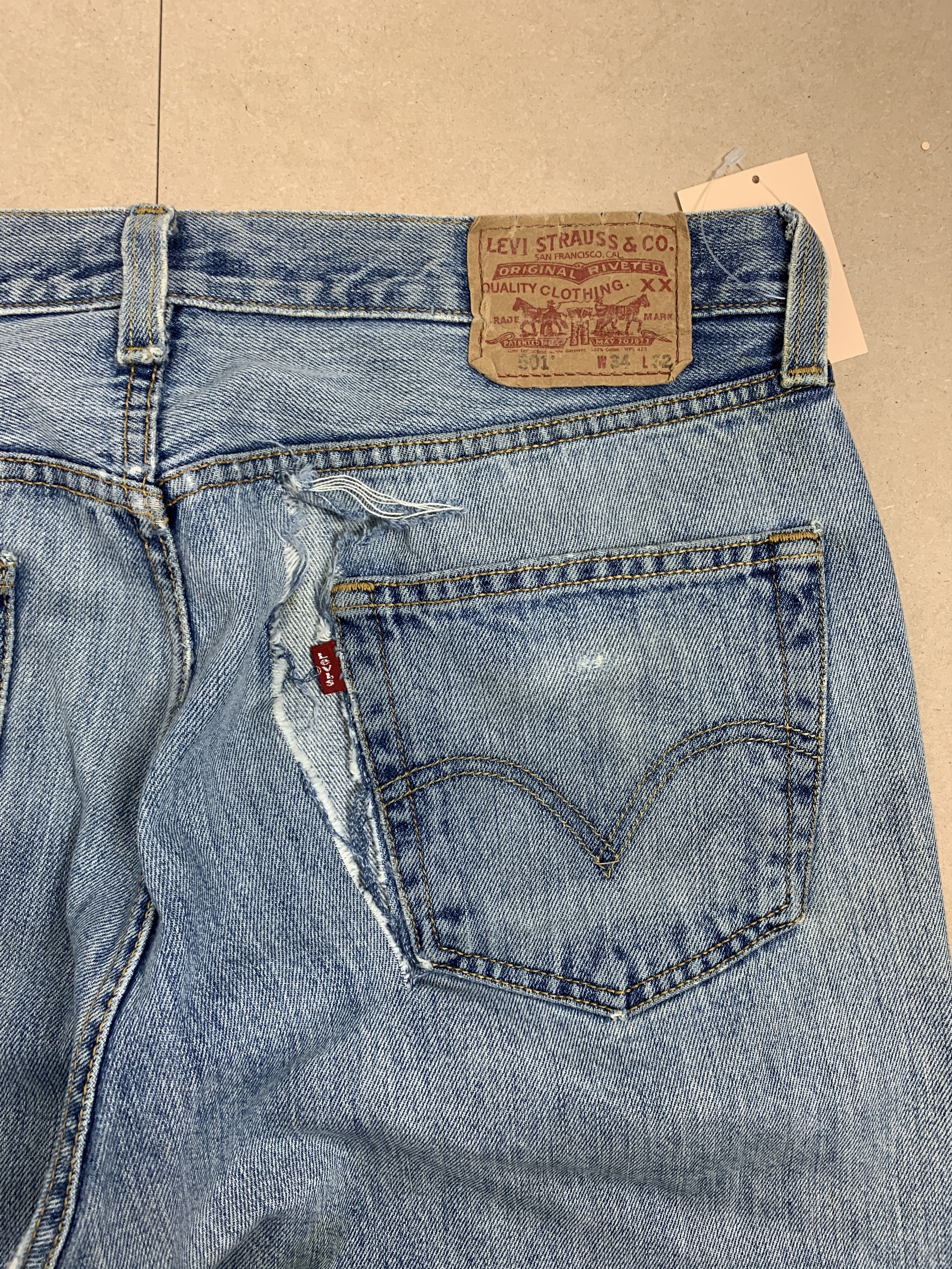 Levi's Vintage LEVI'S 501 Distressed Faded Jeans P0178 Size US 34 / EU 50 - 12 Thumbnail