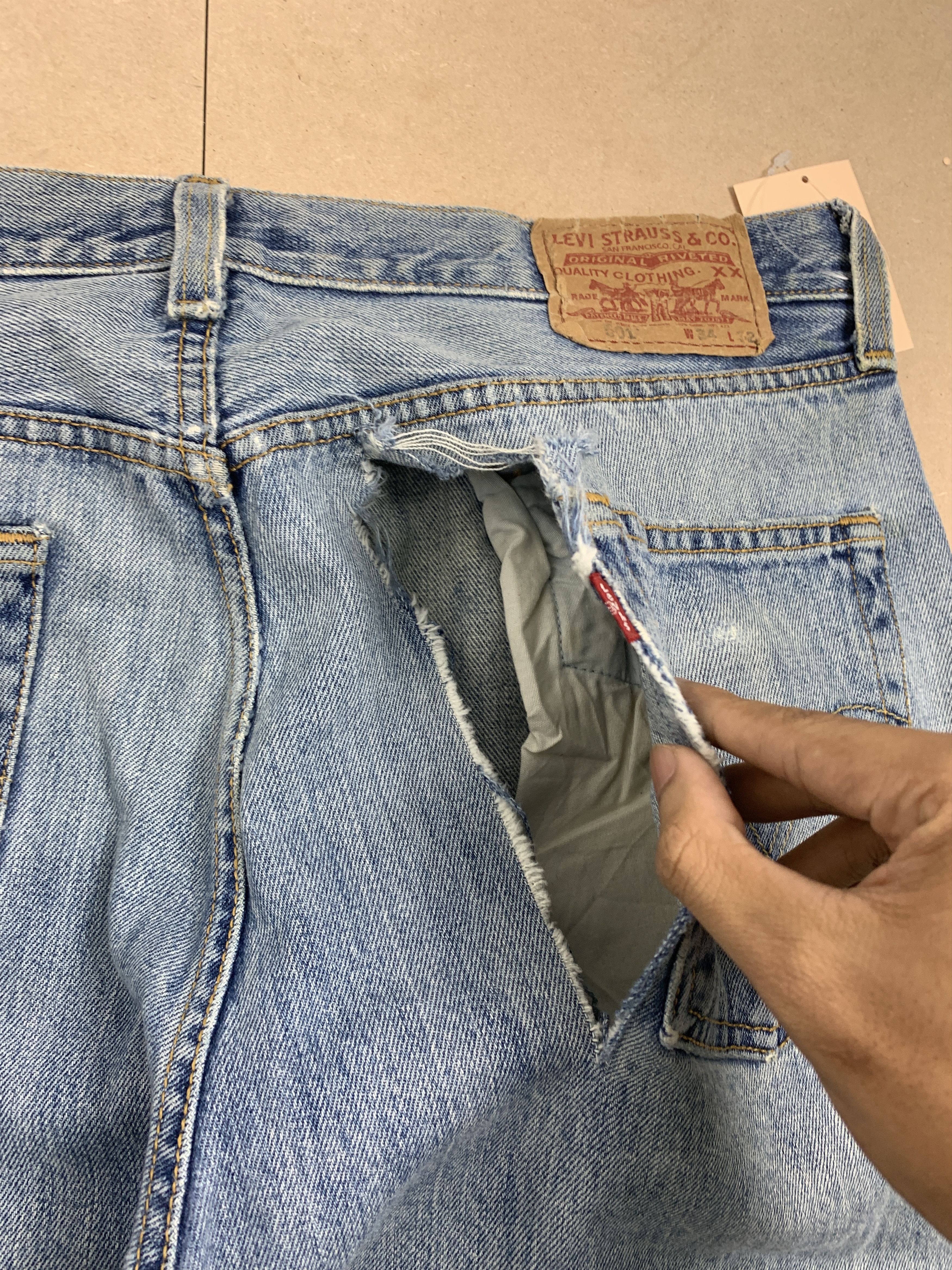 Levi's Vintage LEVI'S 501 Distressed Faded Jeans P0178 Size US 34 / EU 50 - 14 Thumbnail