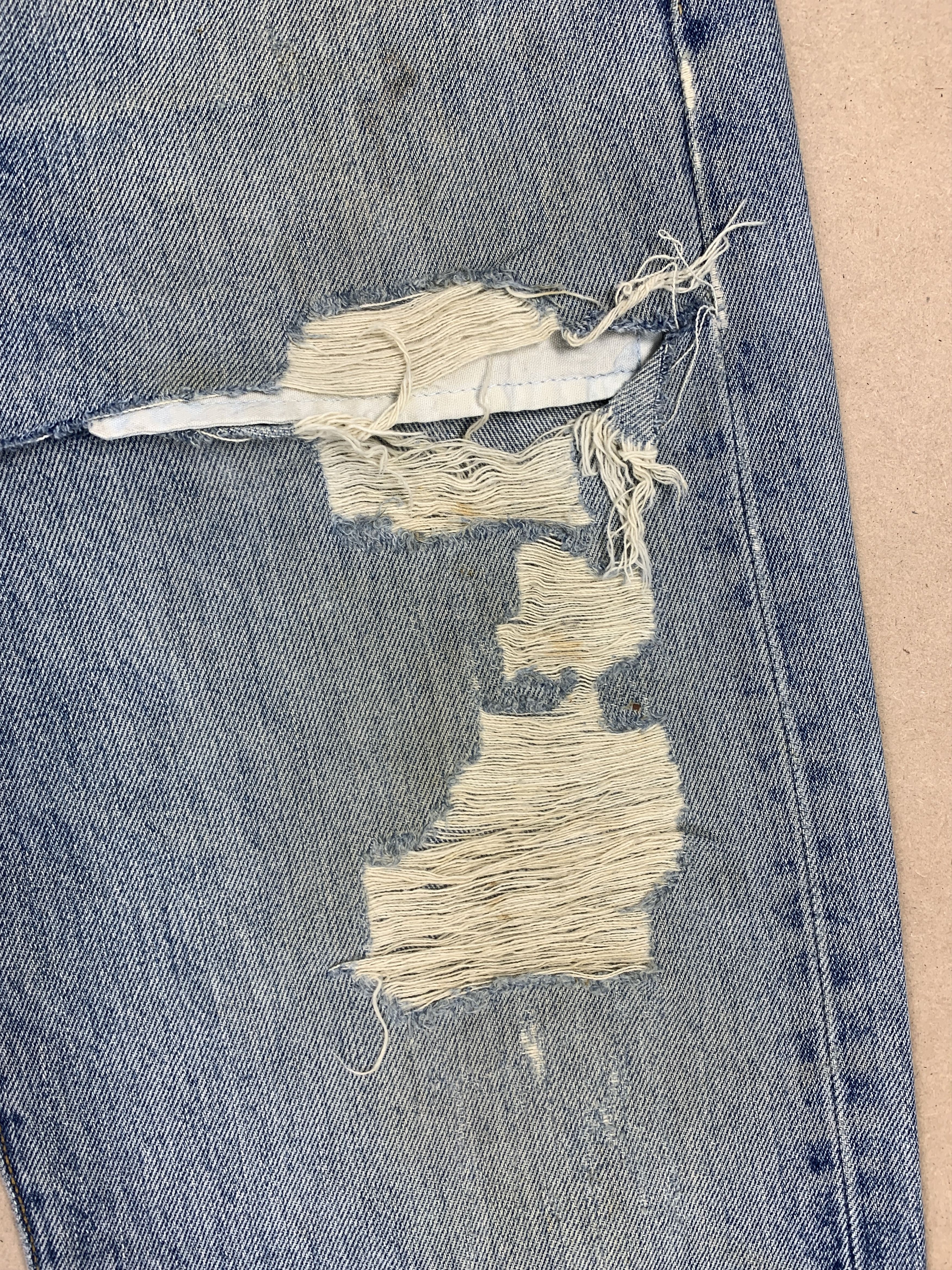 Levi's Vintage LEVI'S 501 Distressed Faded Jeans P0178 Size US 34 / EU 50 - 3 Thumbnail