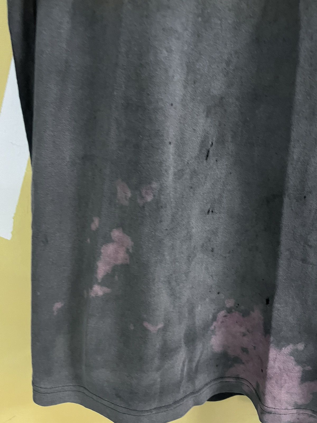 Japanese Brand THRASHED SUN FADED UNIQLO TSHIRT Size US M / EU 48-50 / 2 - 4 Thumbnail