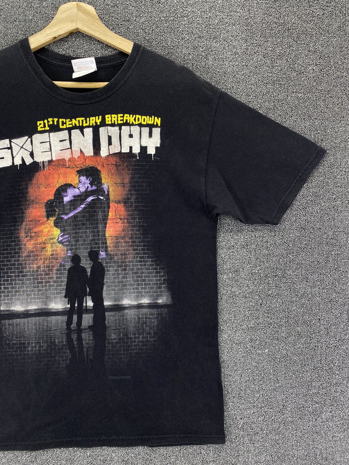Band Tees Vintage Greenday Punk 21 Century Breakdown Album T Shirts Size US M / EU 48-50 / 2 - 4 Thumbnail