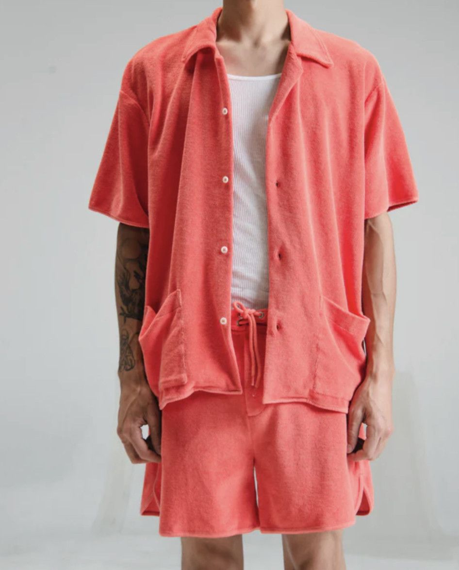 image of Cmmn Swdn Set Shirt+Short Soft Cotton Terry in Coral, Men's (Size Medium)