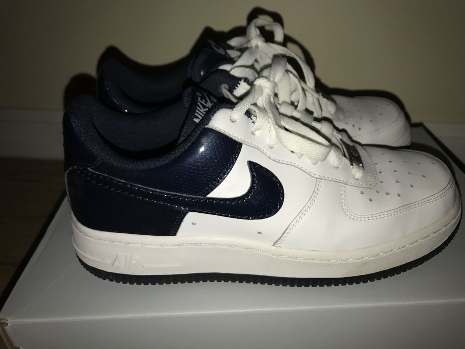 white and navy af1