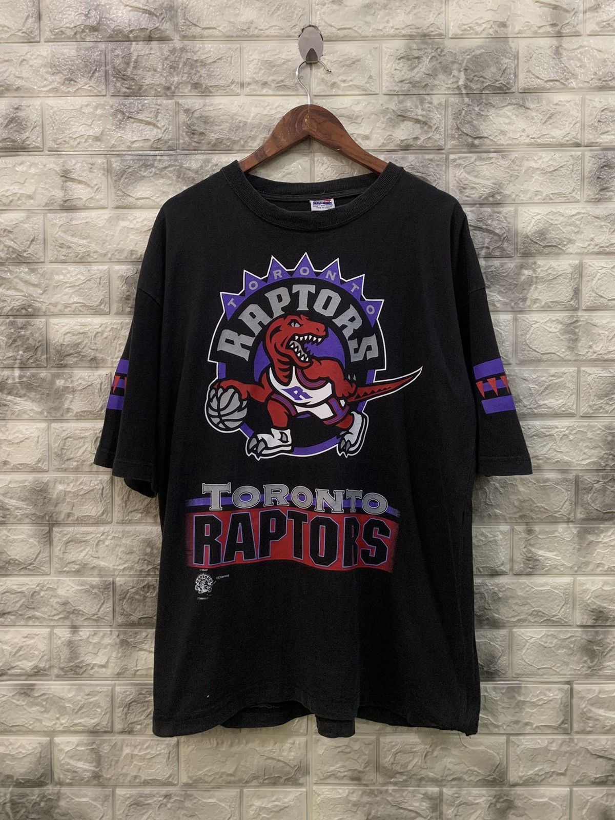 NBA × Vintage Vintage 1996 Toronto Raptors T-Shirt Size US M / EU 48-50 / 2 - 2 Thumbnail