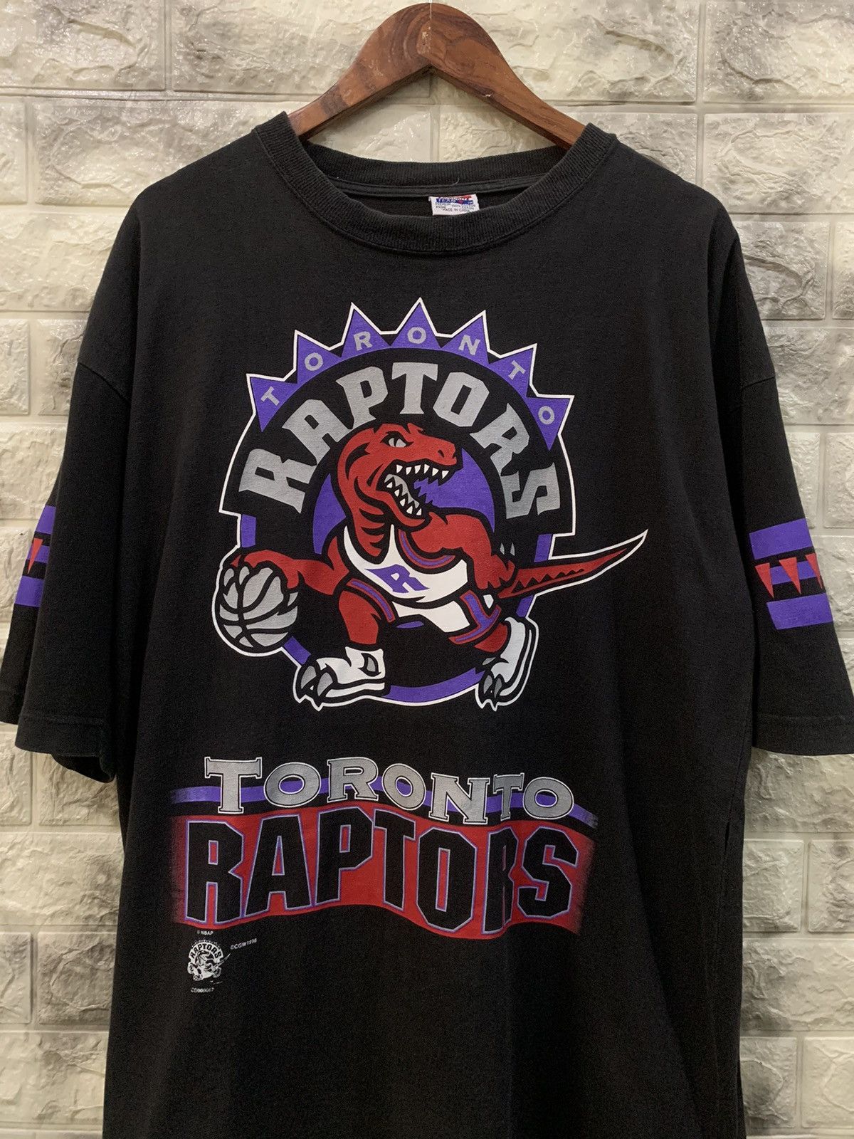 NBA × Vintage Vintage 1996 Toronto Raptors T-Shirt Size US M / EU 48-50 / 2 - 1 Thumbnail
