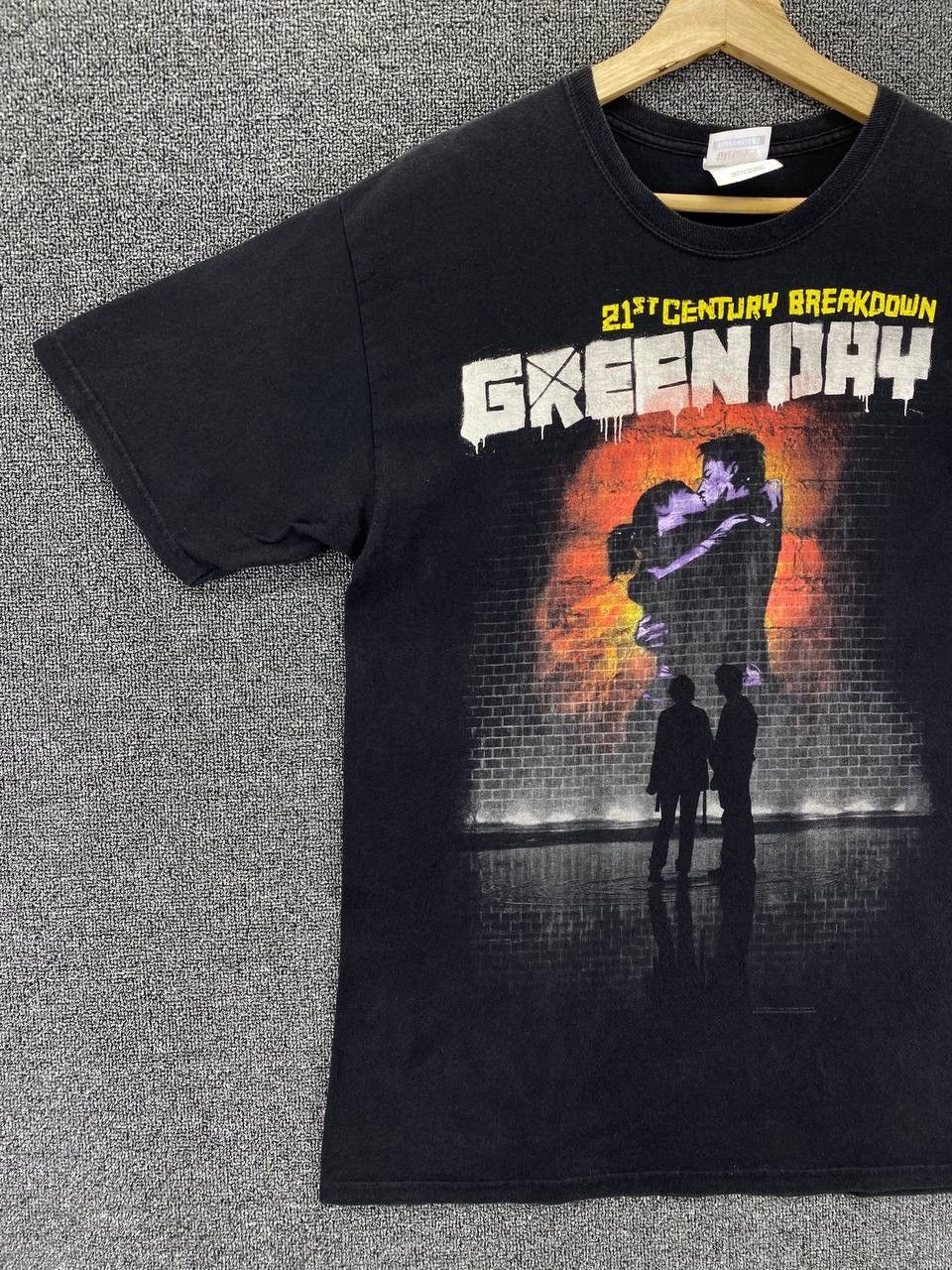 Band Tees Vintage Greenday Punk 21 Century Breakdown Album T Shirts Size US M / EU 48-50 / 2 - 2 Thumbnail