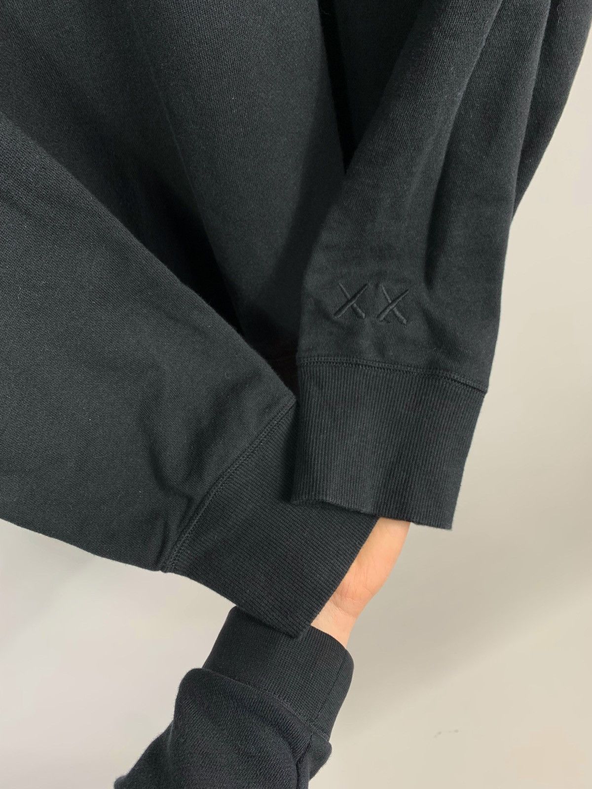 Japanese Brand × Kaws × Uniqlo Uniqlo Kaws x Sesame Street Embroidered Logo Sweatshirt Size US XL / EU 56 / 4 - 6 Thumbnail