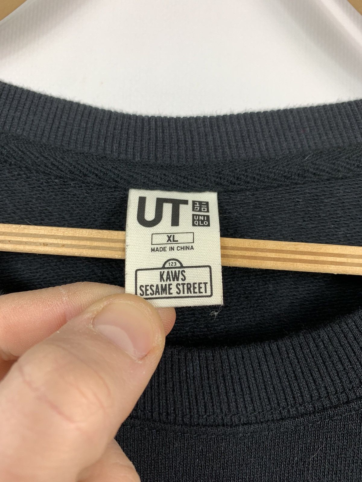Japanese Brand × Kaws × Uniqlo Uniqlo Kaws x Sesame Street Embroidered Logo Sweatshirt Size US XL / EU 56 / 4 - 7 Thumbnail