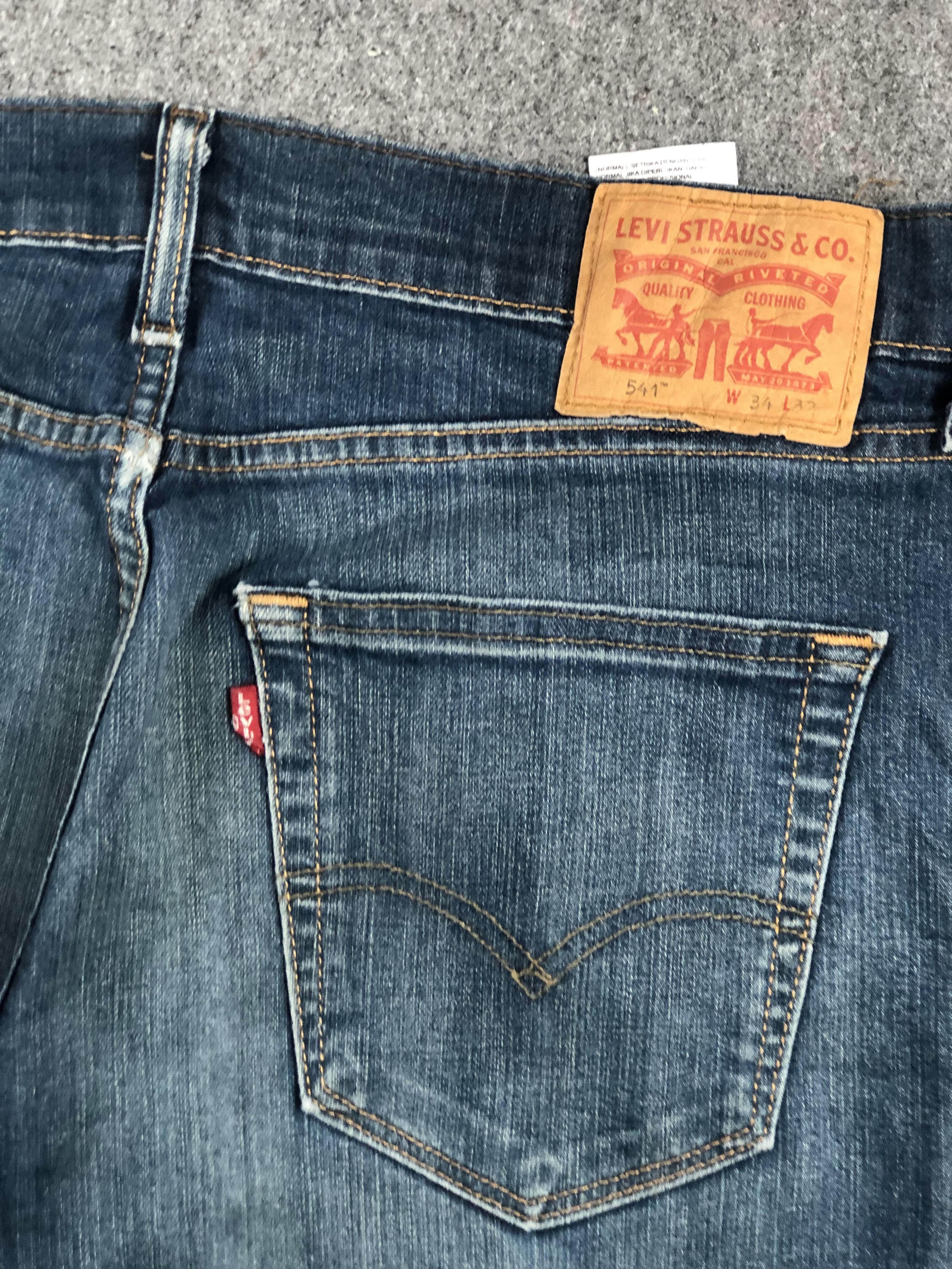 Levi's Vintage Levis 541 Faded Blue Jeans DP2217 Size US 35 - 19 Thumbnail