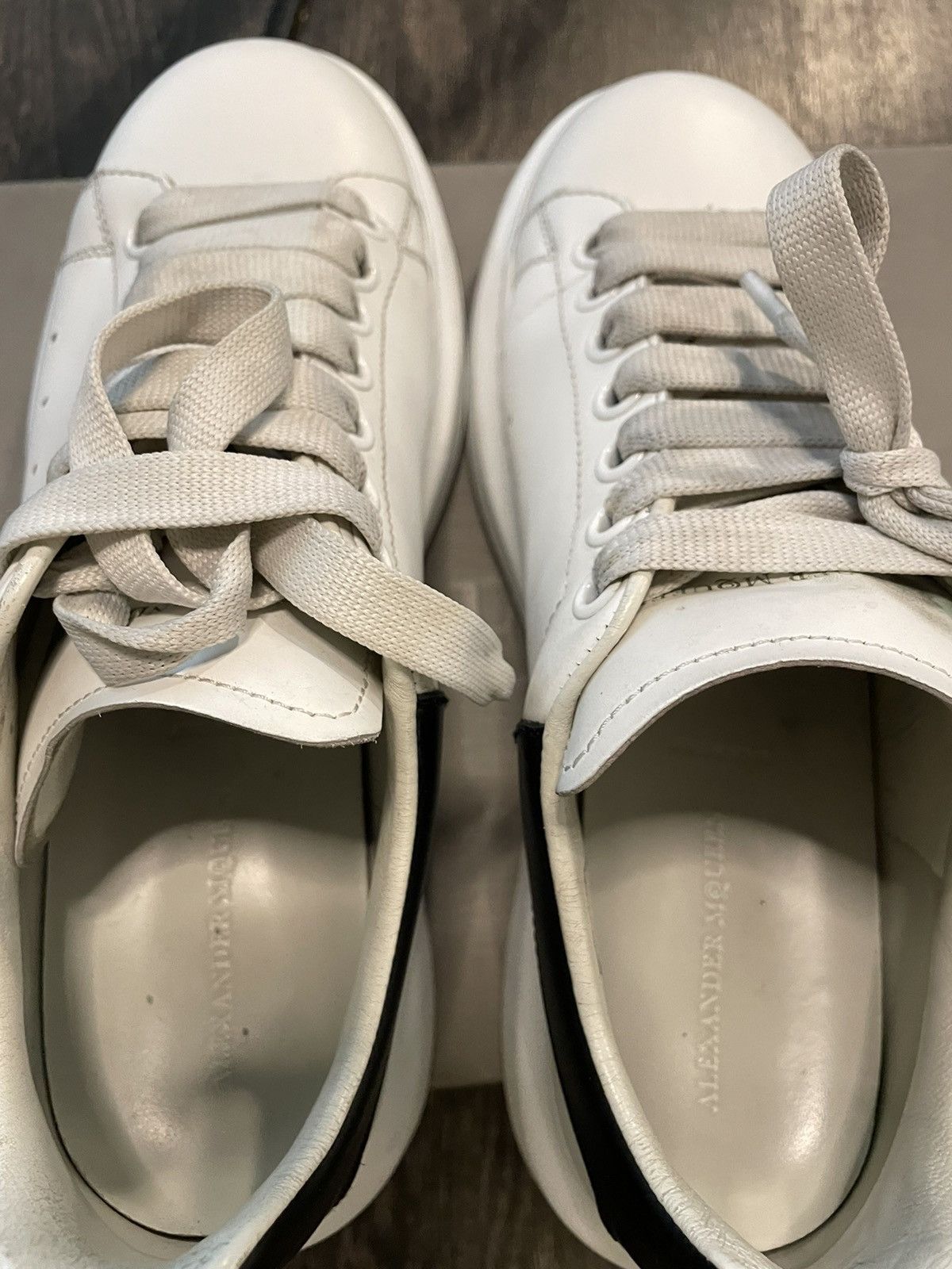 Alexander McQueen Alexander McQueen White & Black Oversized Sneakers Size US 7 / EU 40 - 11 Thumbnail